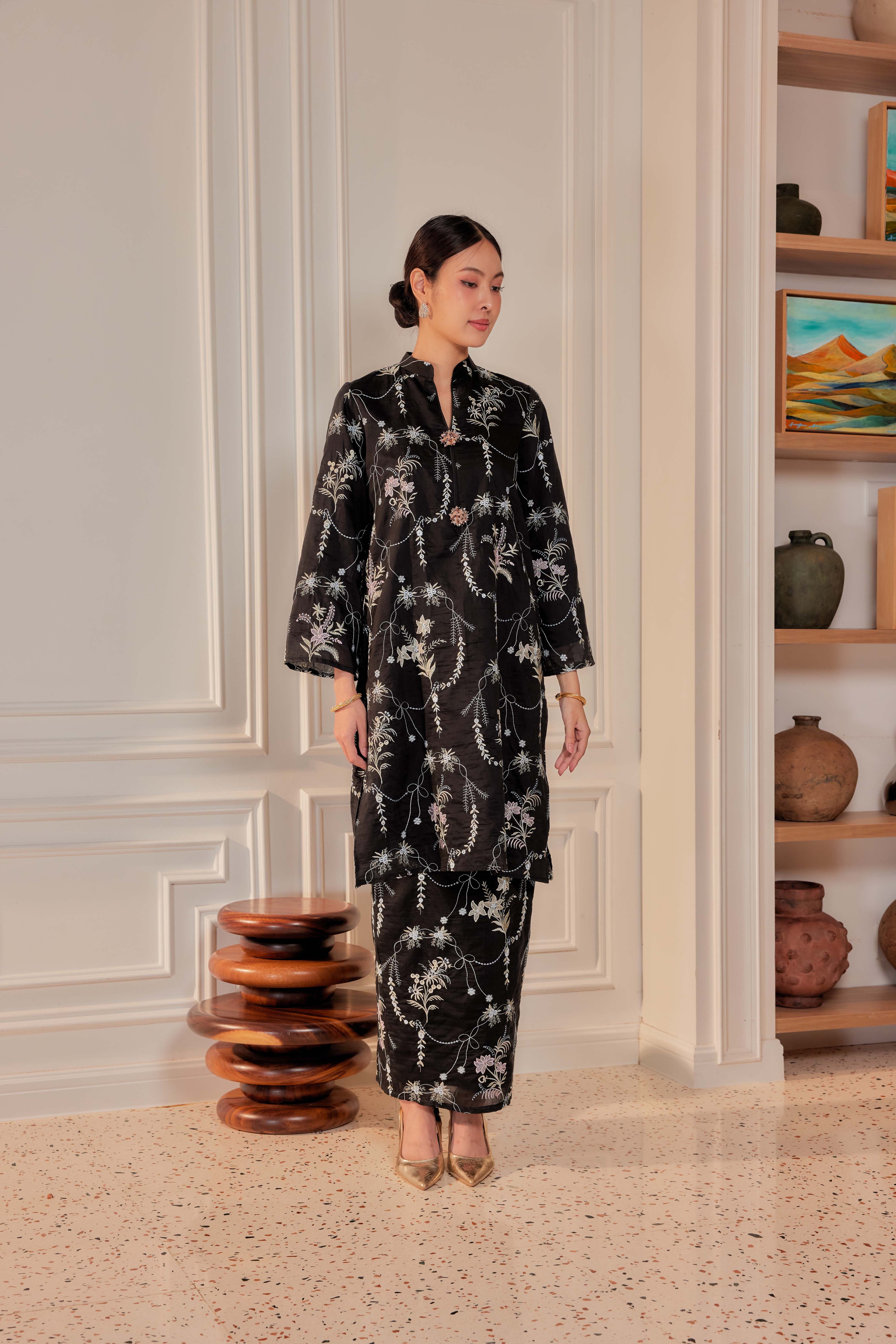 Hitam Manis - Puspa Kurung Labuh (Fully Lined)