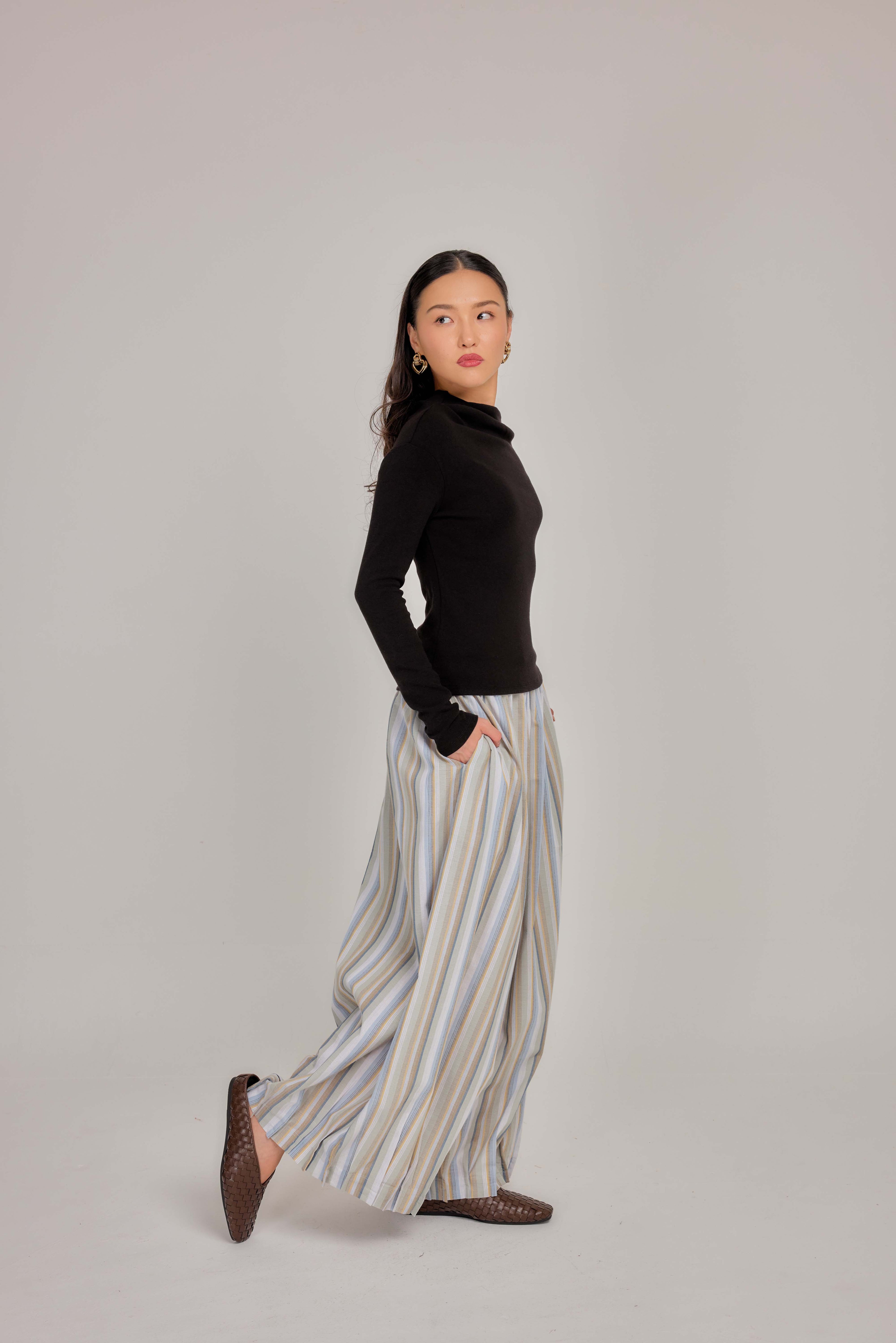 09 - Seaside Oat - Pleated Barrel-leg Pants