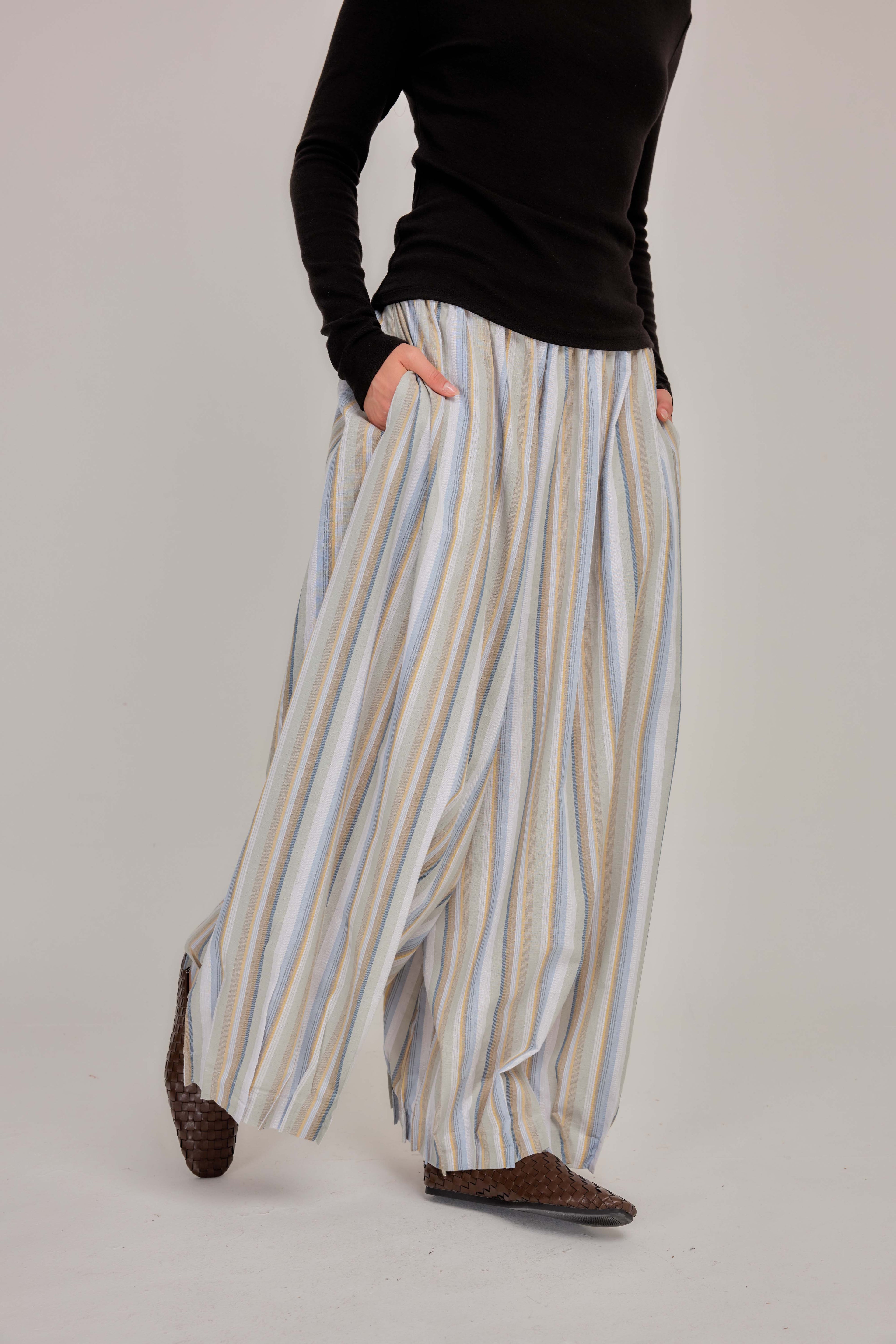 09 - Seaside Oat - Pleated Barrel-leg Pants