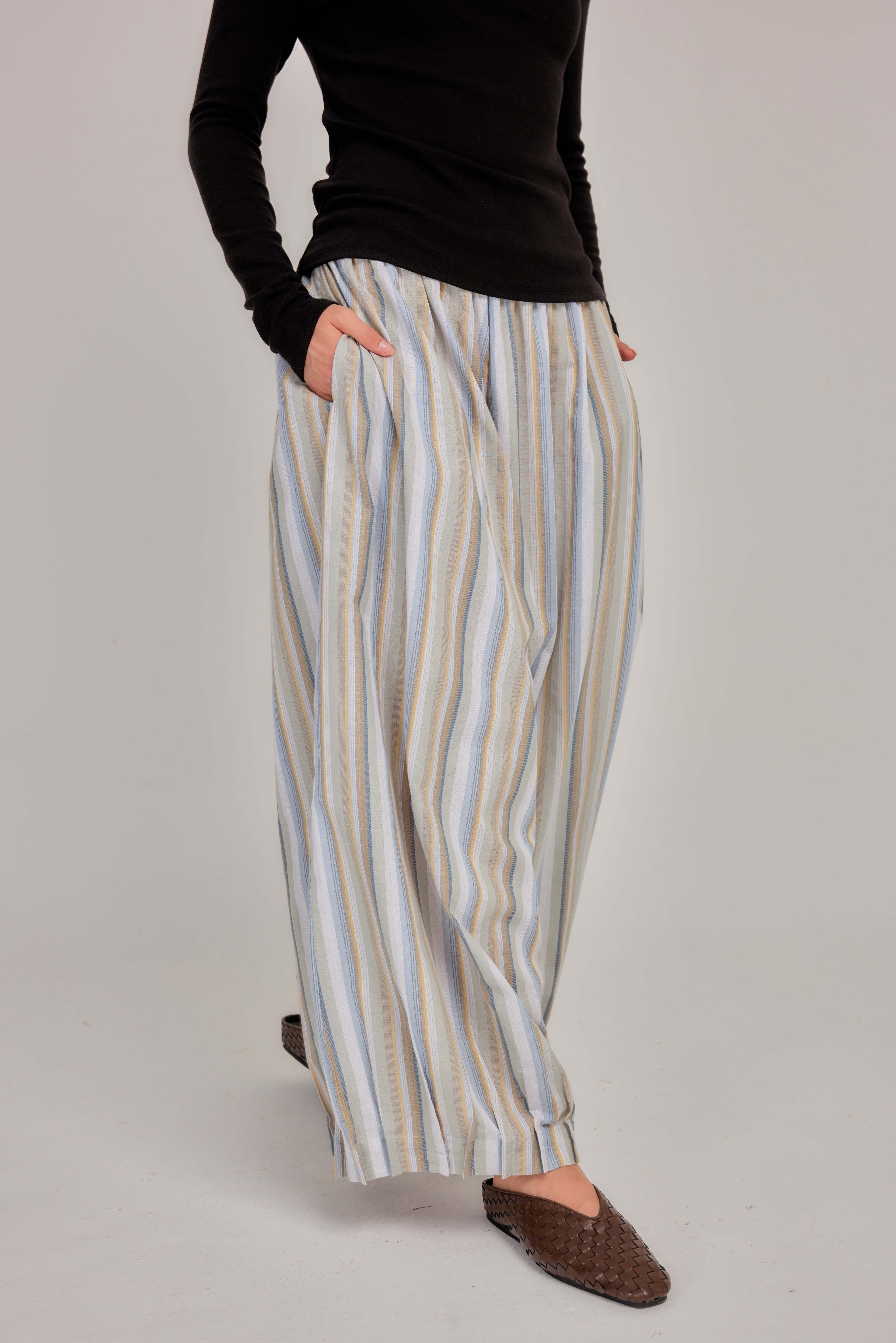 09 - Seaside Oat - Pleated Barrel-leg Pants