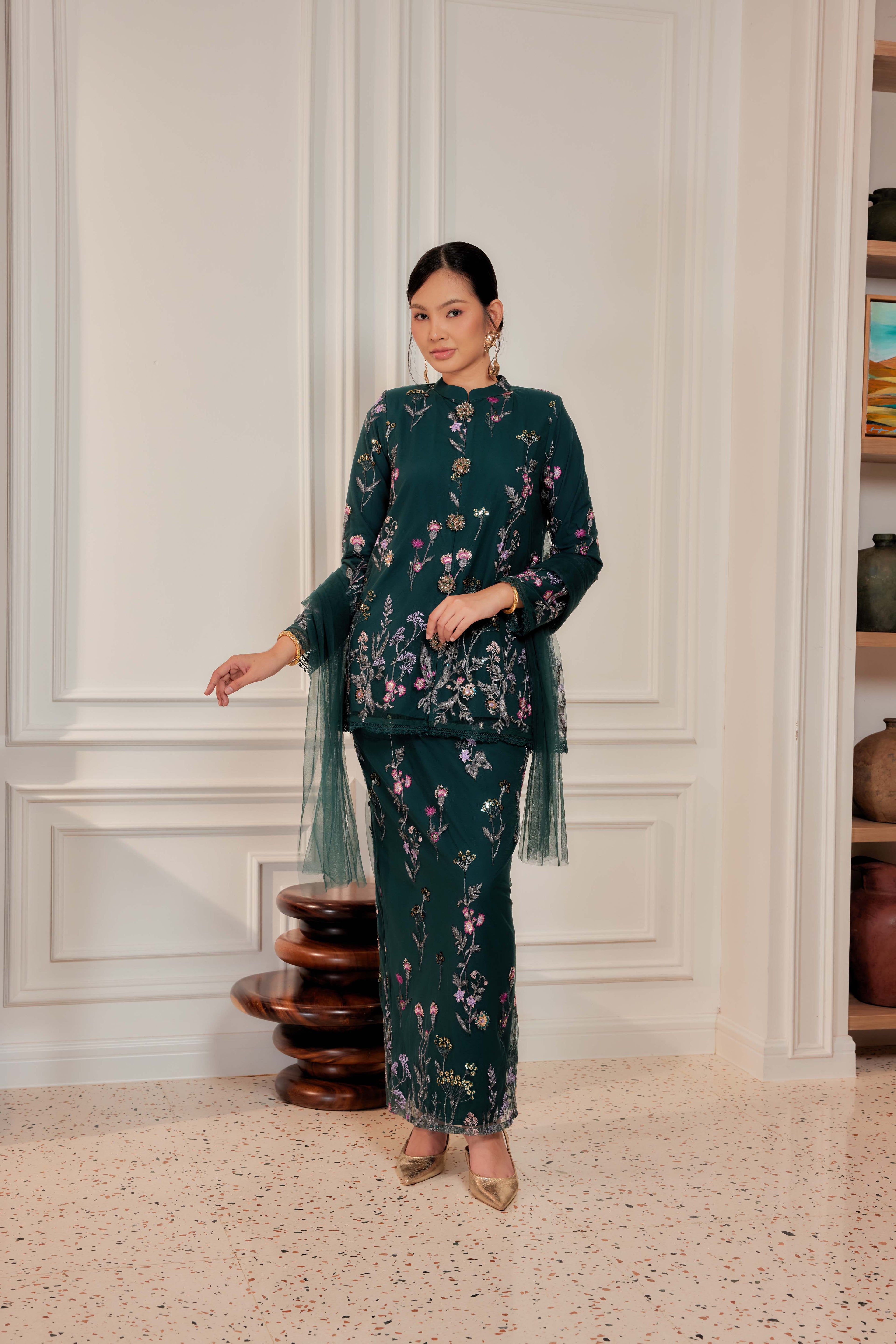 Emerald Green - Dian Embellished Kebarung with Embroidery Lace Trim [PREORDER MID FEB]