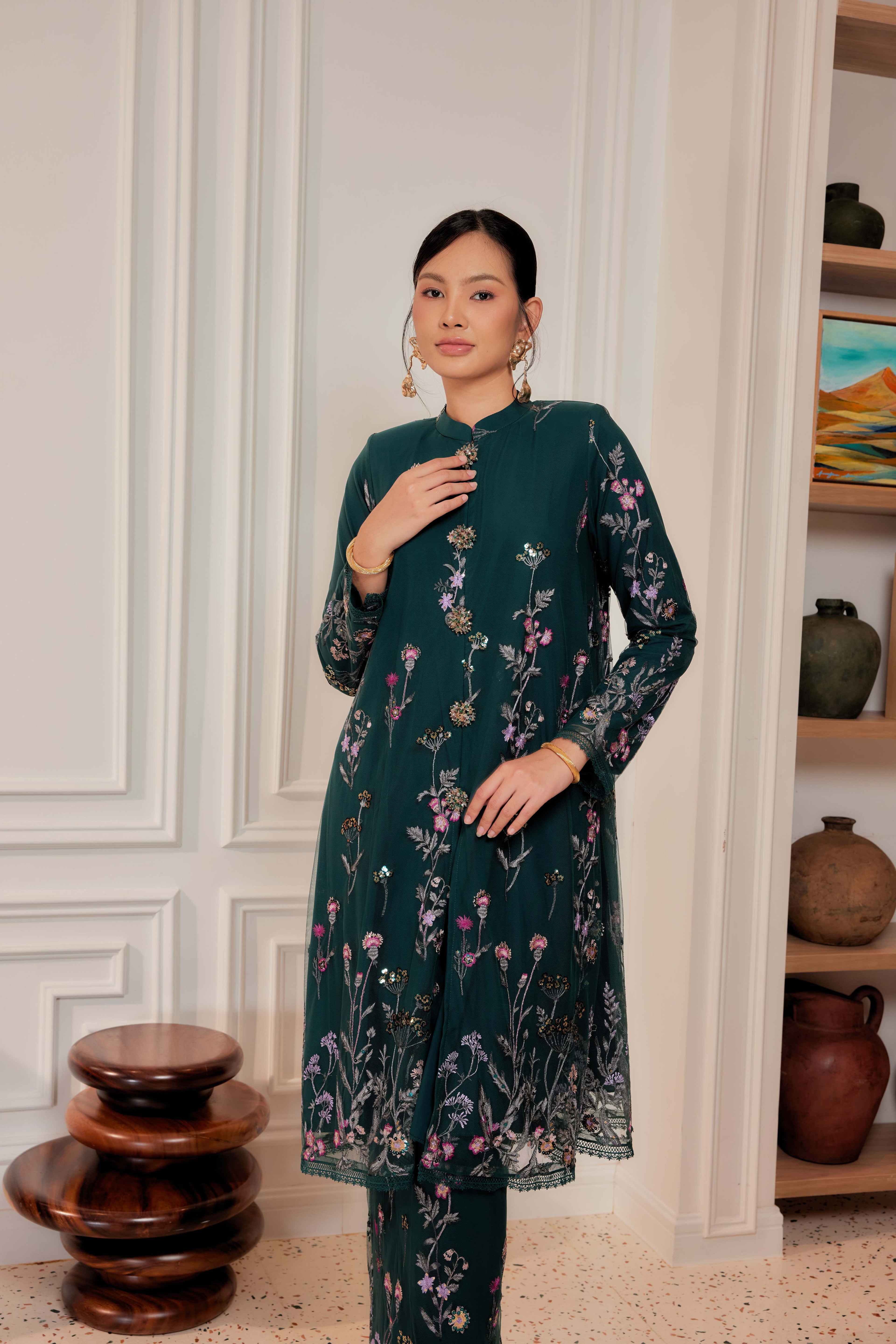 Emerald Green - Dian Embellished Kebarung with Embroidery Lace Trim [PREORDER MID FEB]