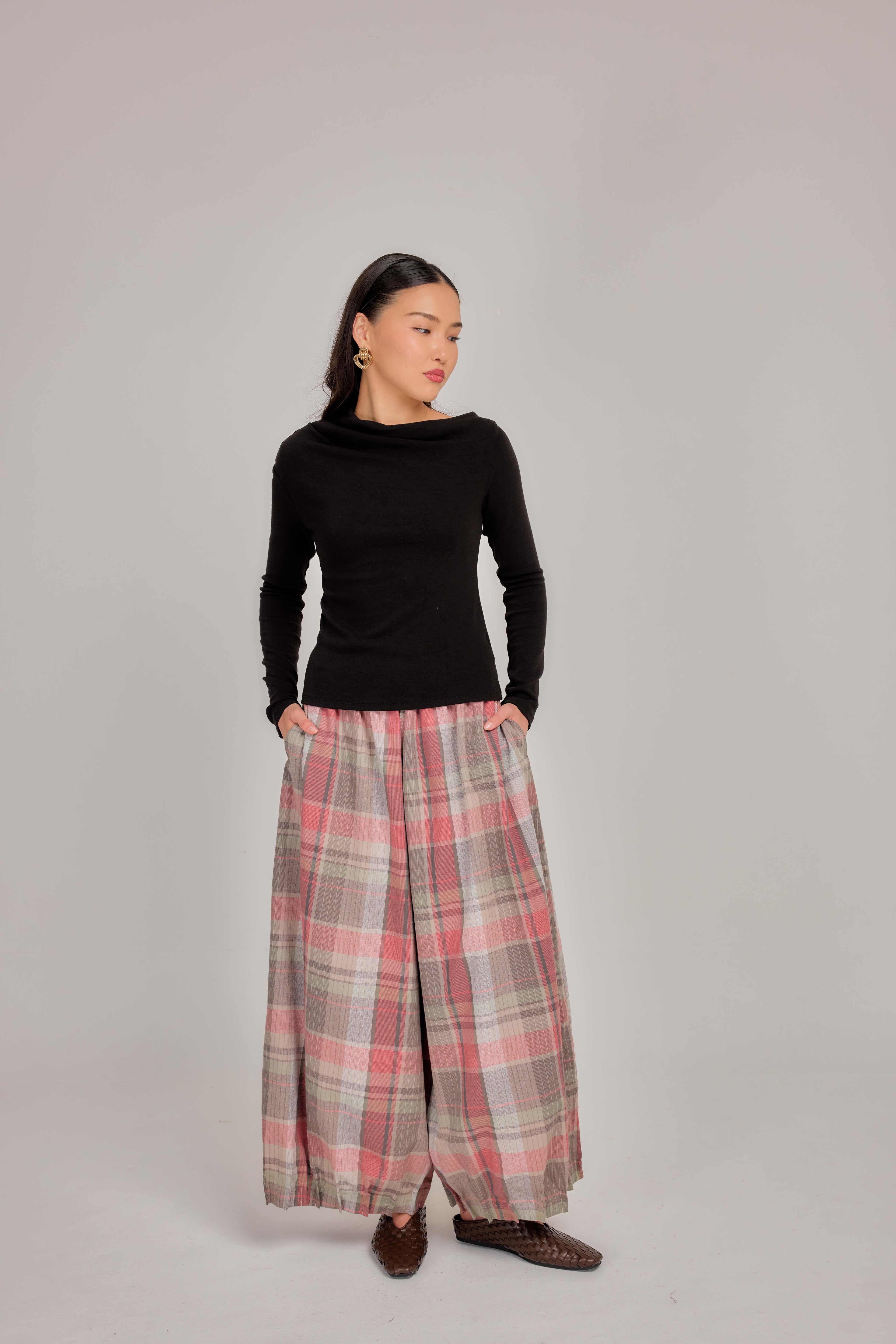 04 - Rosy Oat -  Pleated Barrel-leg Pants