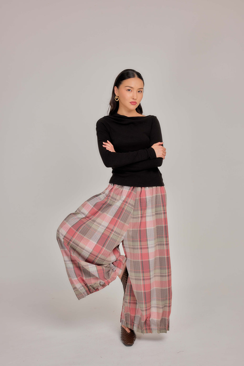 04 - Rosy Oat -  Pleated Barrel-leg Pants