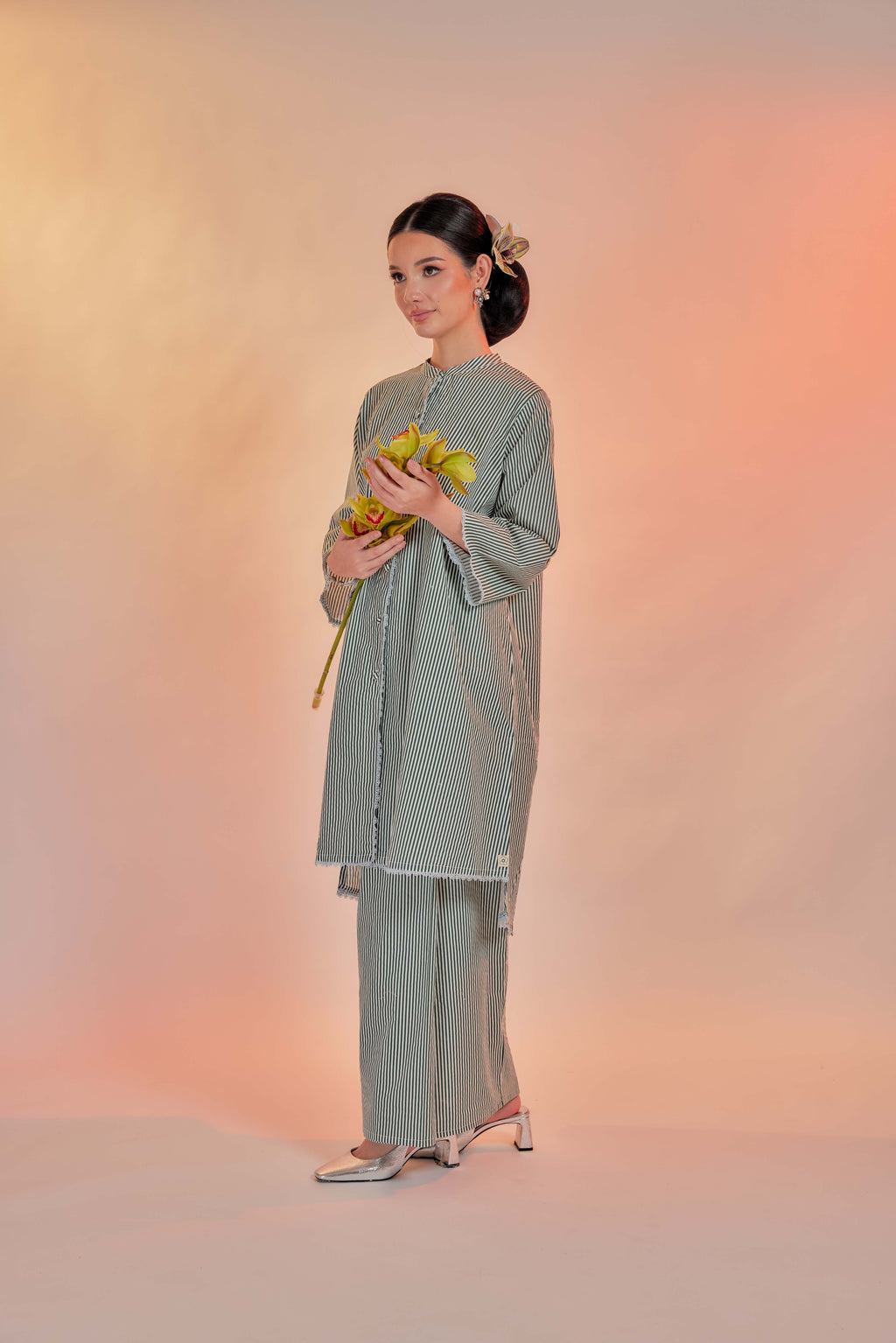 Daun-Airis Cotton Striped Kebarung with Lace Trim Set