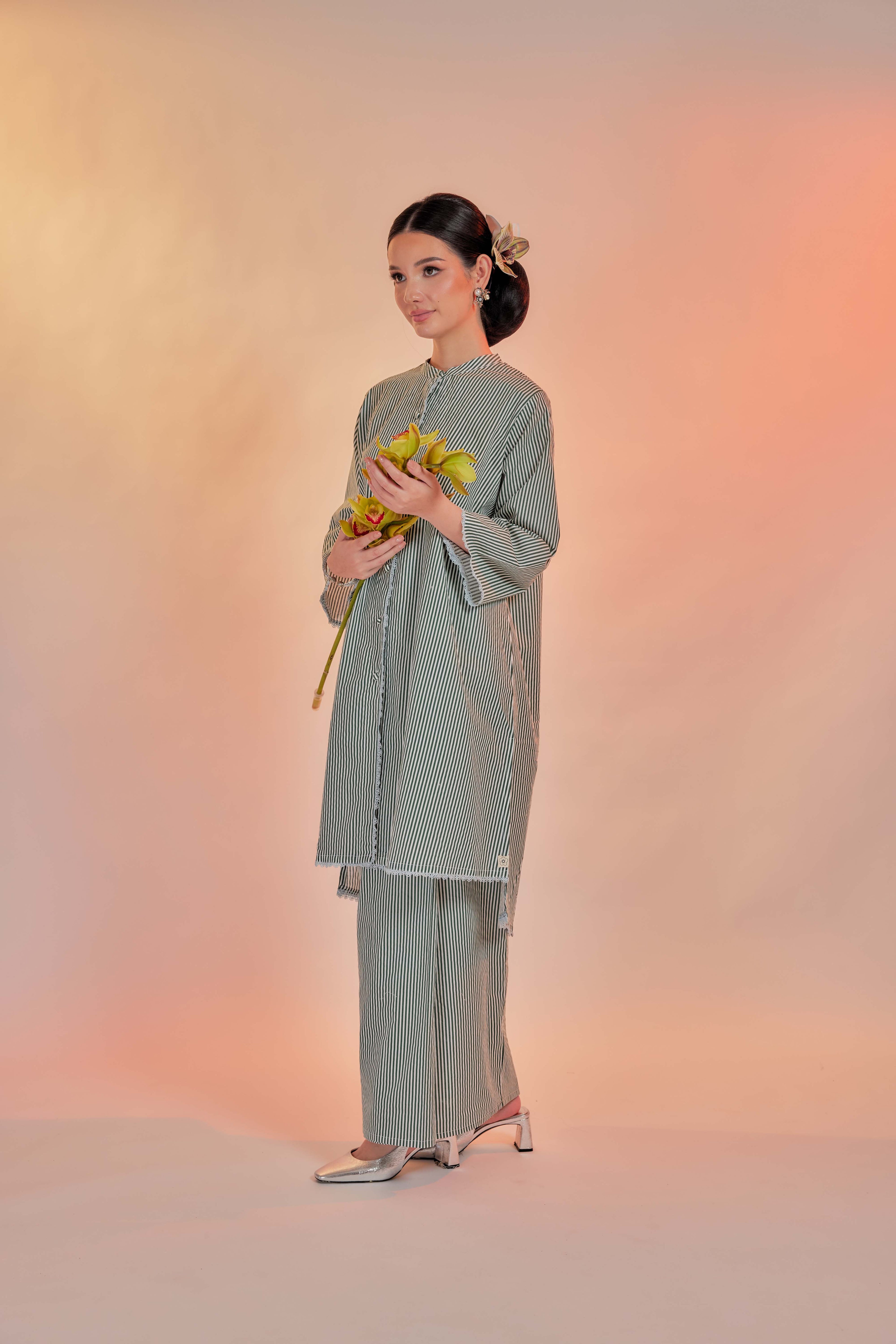 Daun-Airis Cotton Striped Kebarung with Lace Trim Set