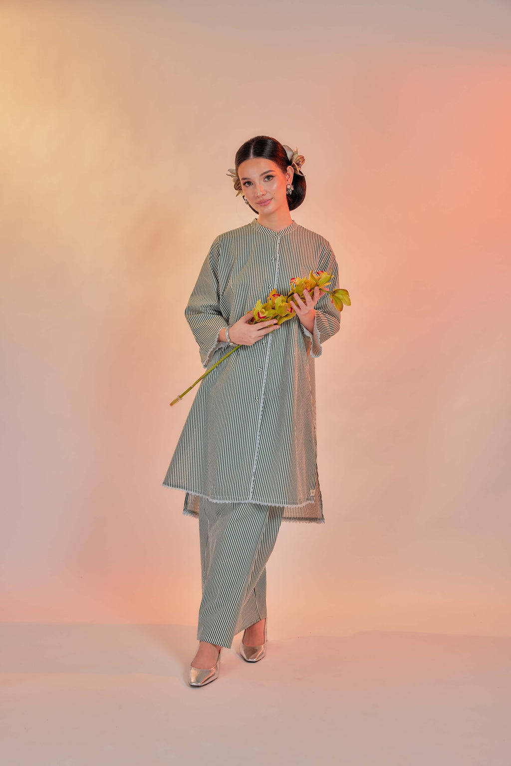 Daun-Airis Cotton Striped Kebarung with Lace Trim Set