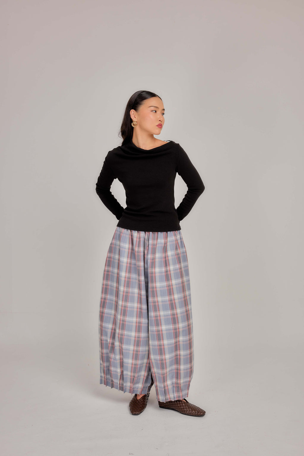 02 -  Ash Blue Rose - Pleated Barrel-leg Pants