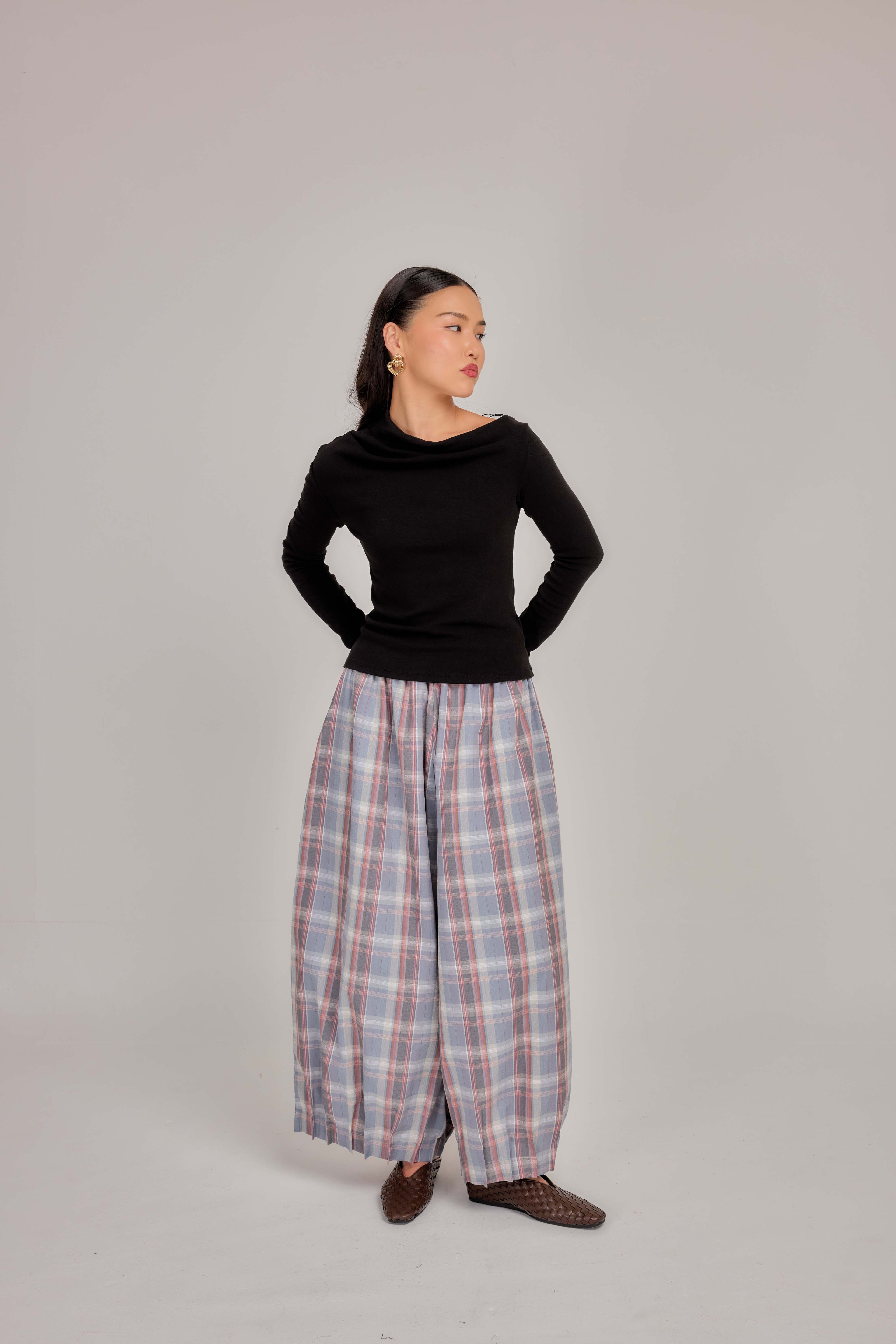 02 -  Ash Blue Rose - Pleated Barrel-leg Pants