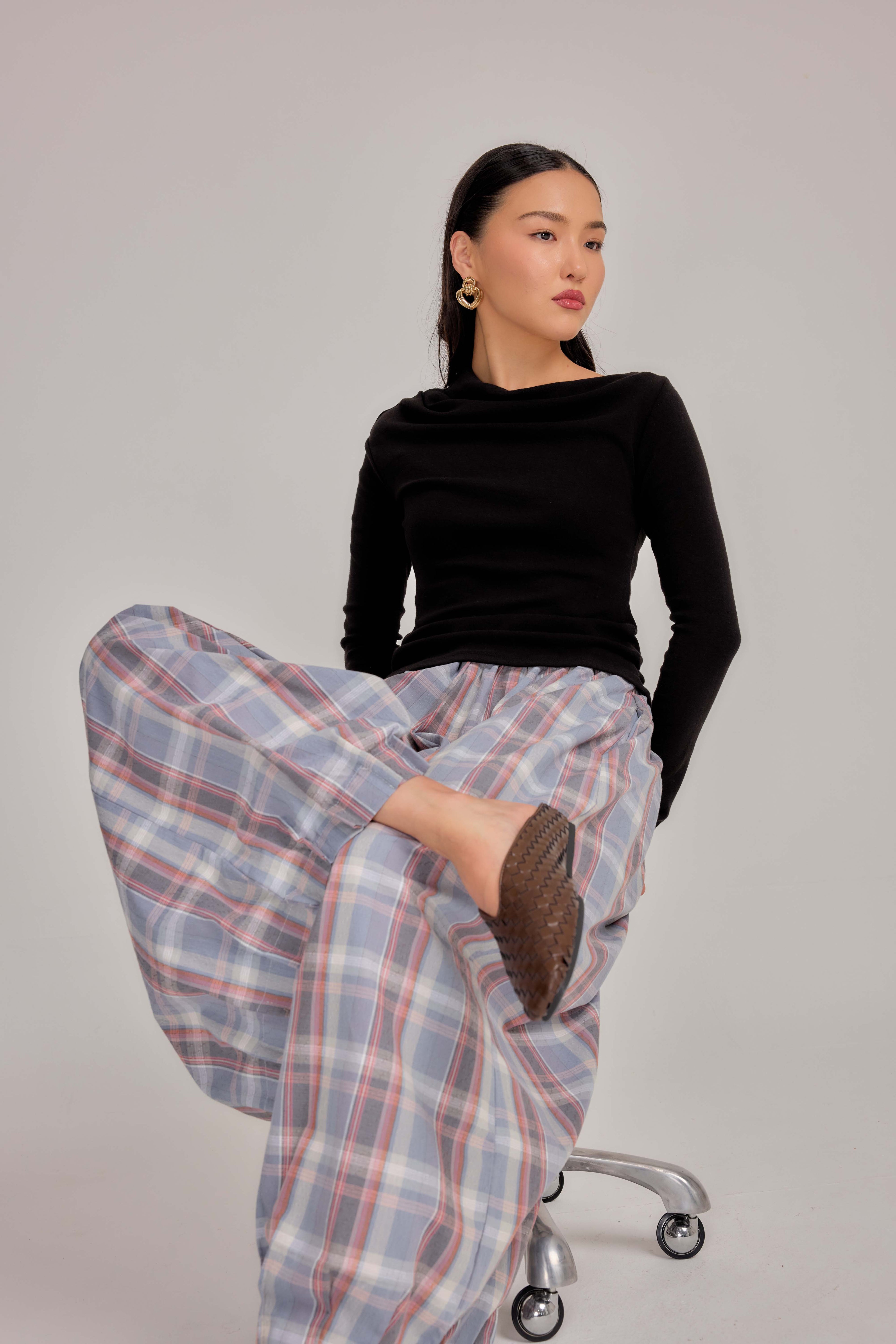 02 -  Ash Blue Rose - Pleated Barrel-leg Pants