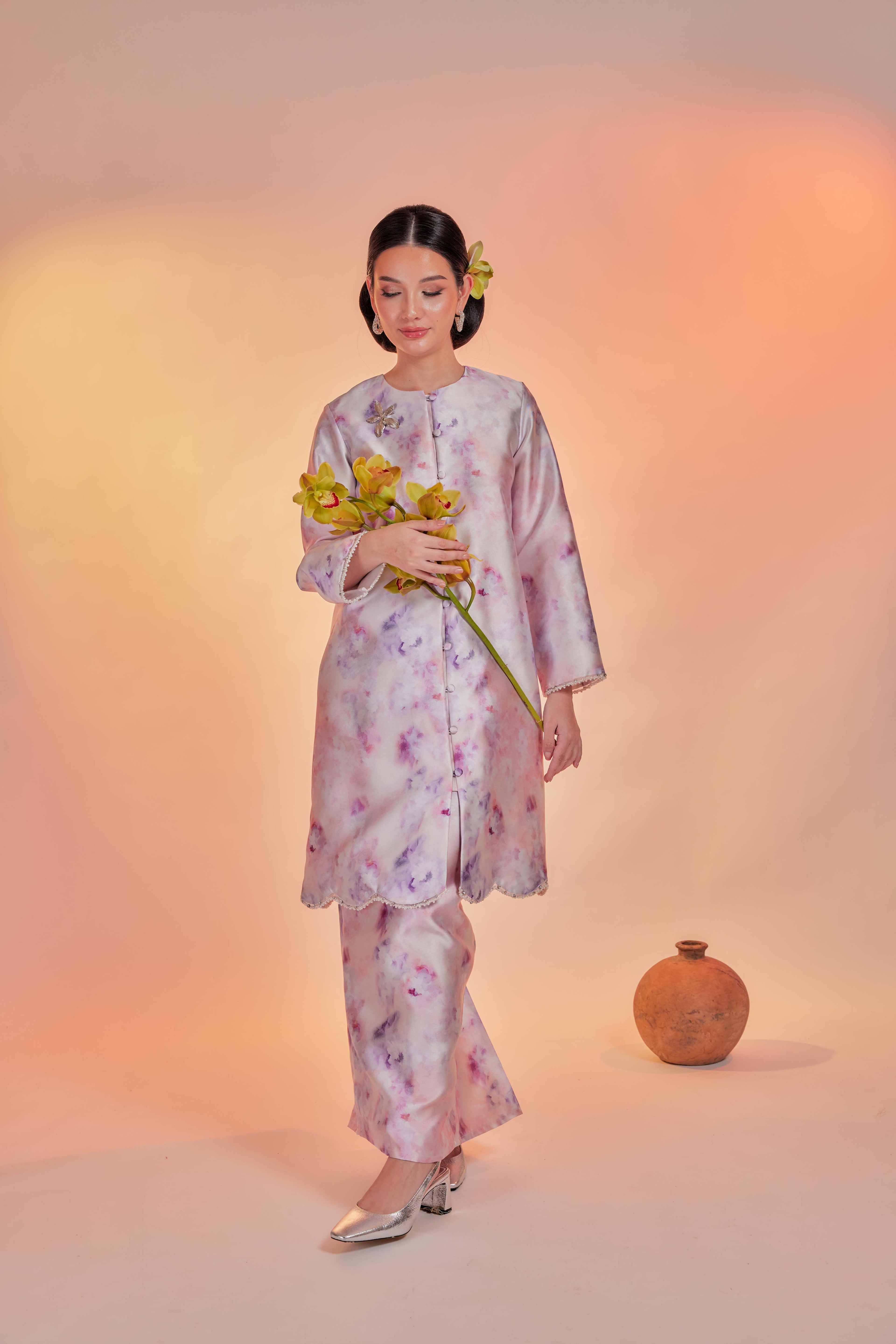 Vintage Lavender Breeze - Kebarung Dayang Senandung with Selendang