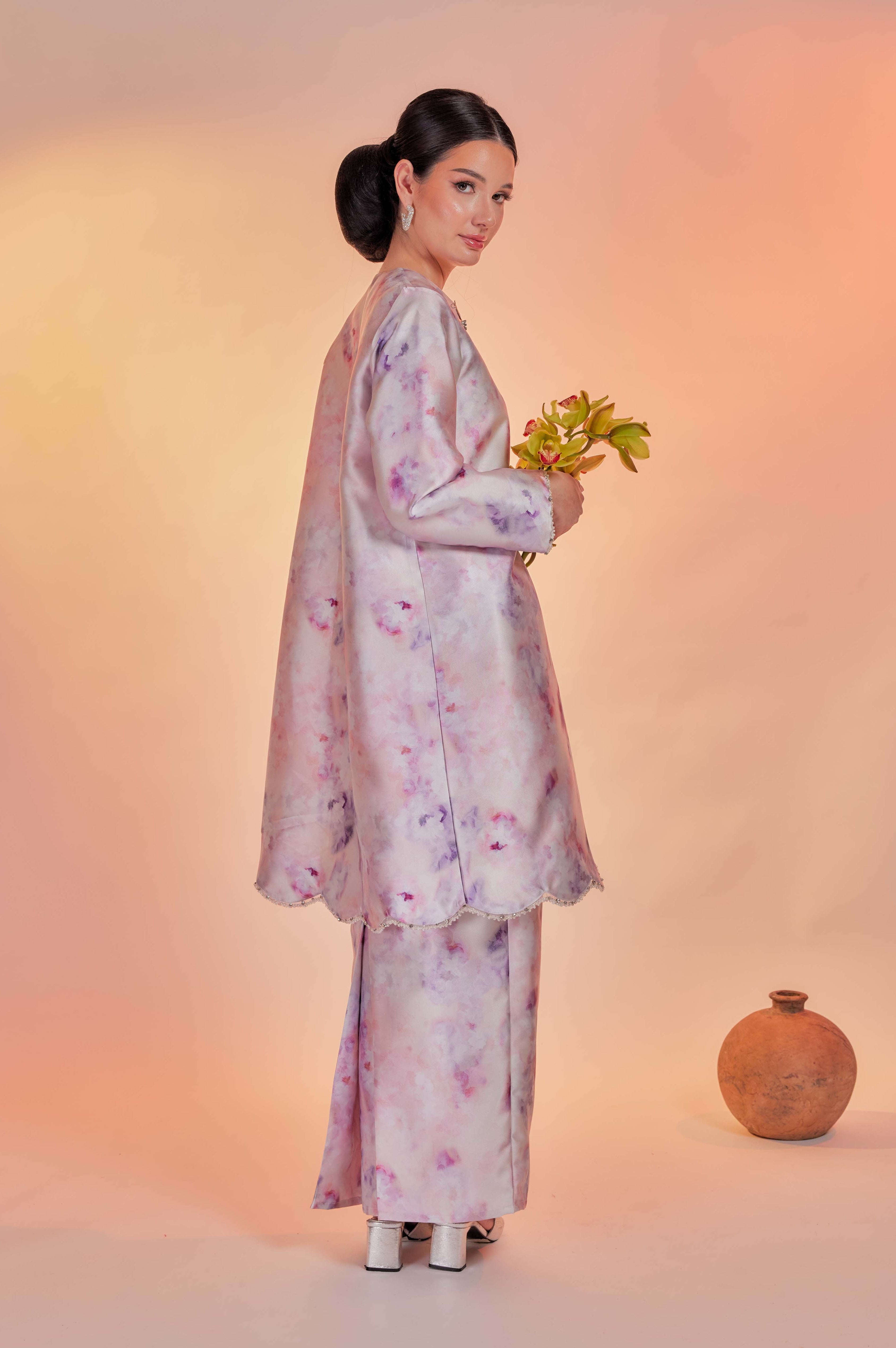 Vintage Lavender Breeze - Kebarung Dayang Senandung with Selendang