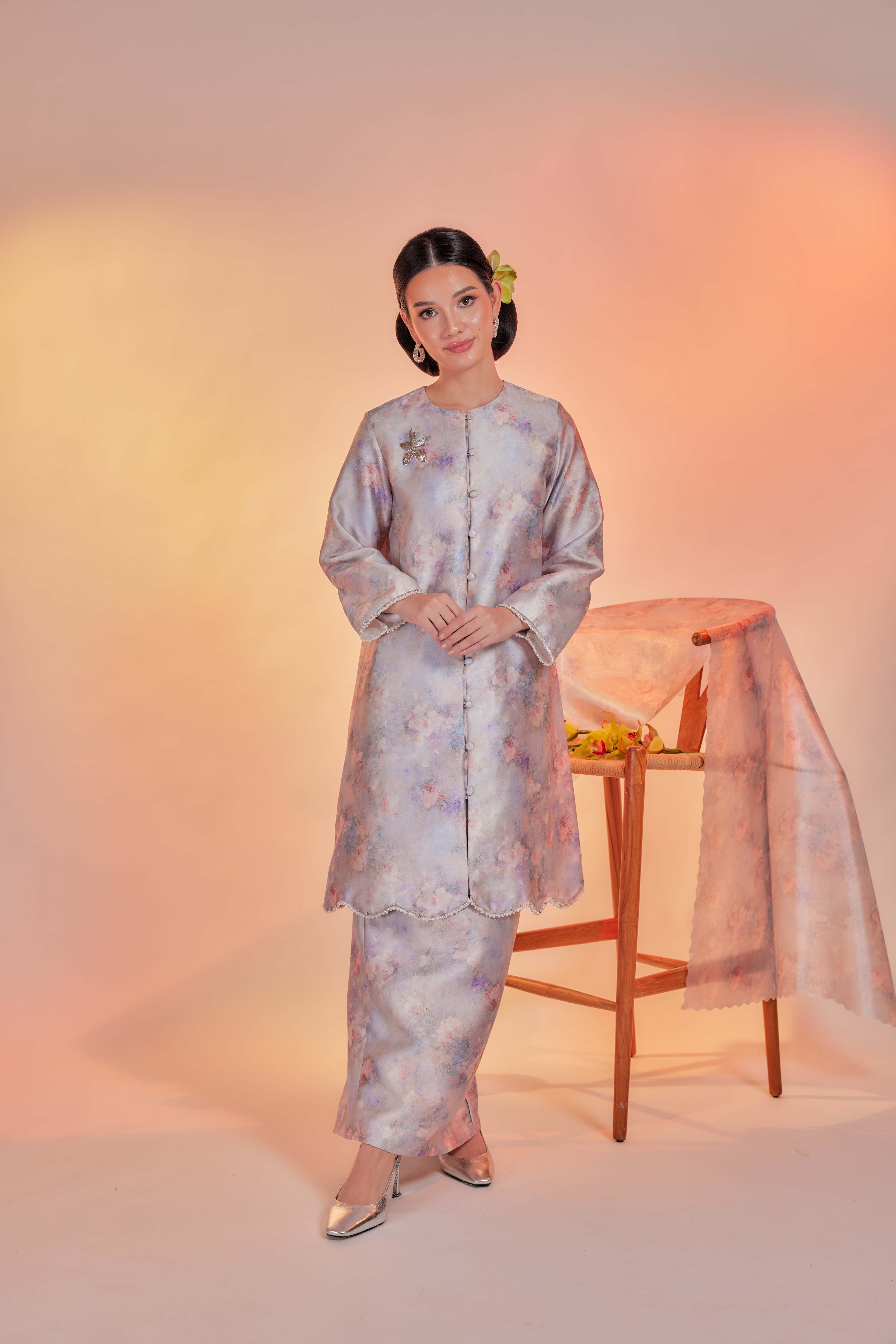 Vintage Rosy Dreams - Kebarung Dayang Senandung with Selendang