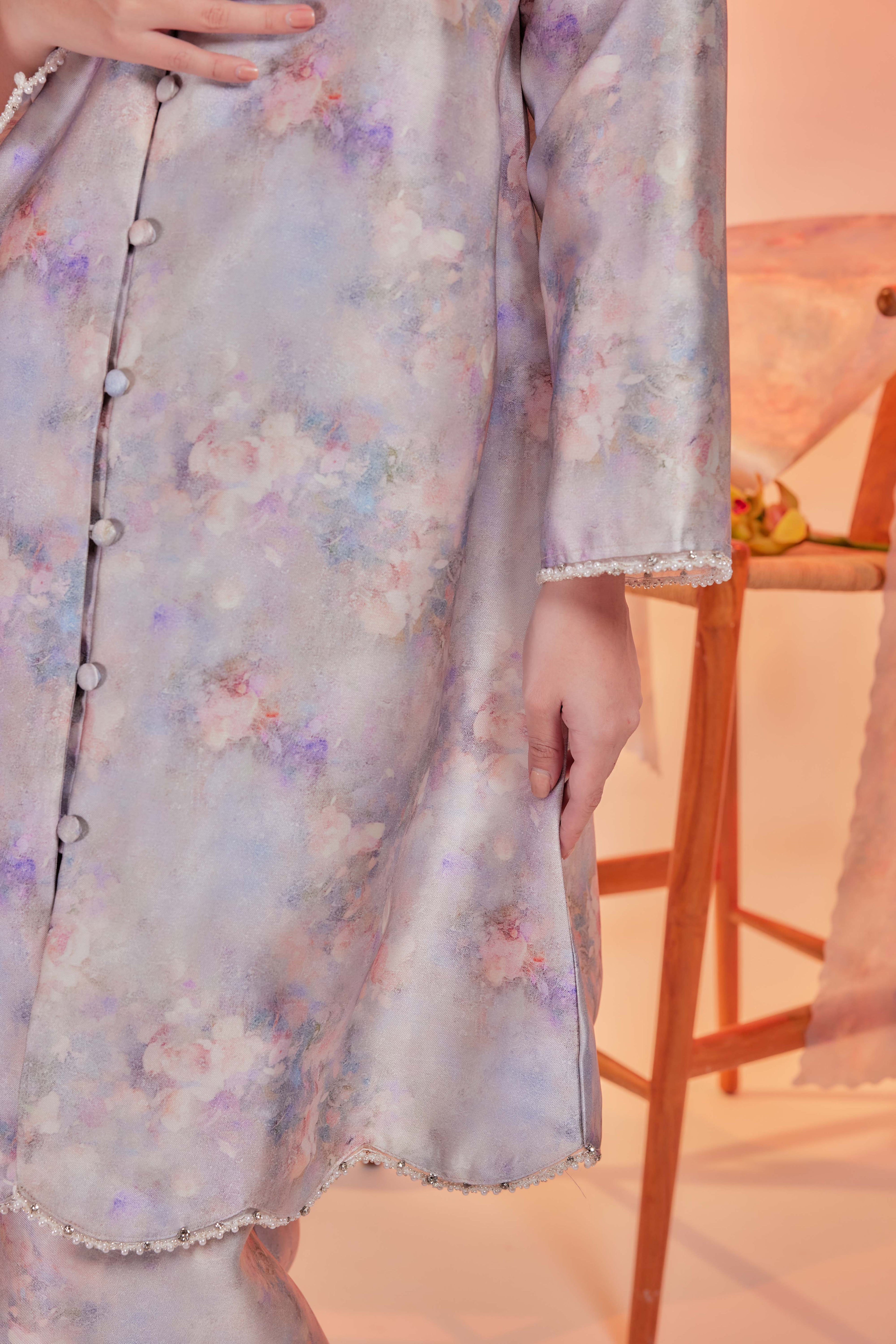 Vintage Rosy Dreams - Kebarung Dayang Senandung with Selendang