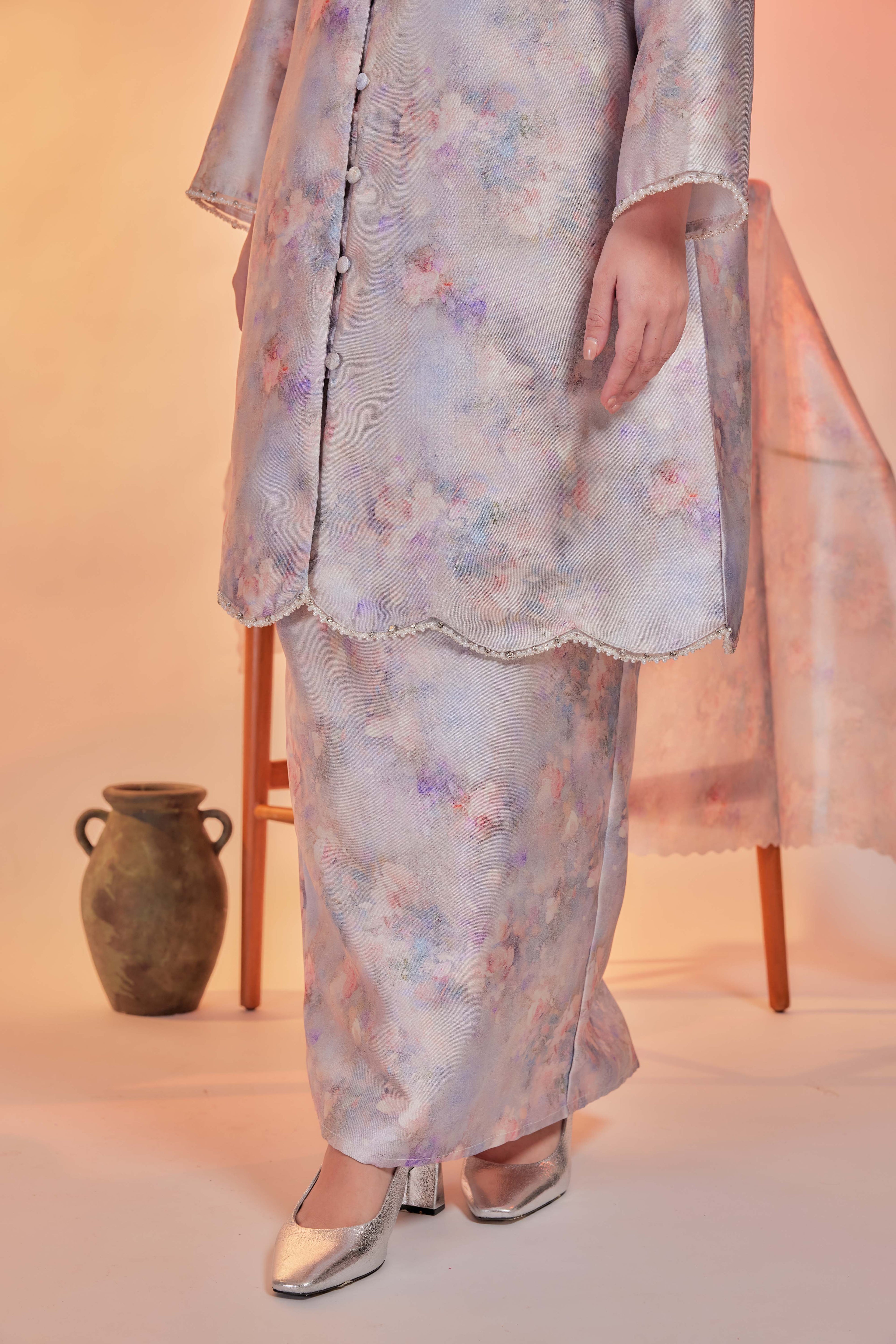 Vintage Rosy Dreams - Kebarung Dayang Senandung with Selendang