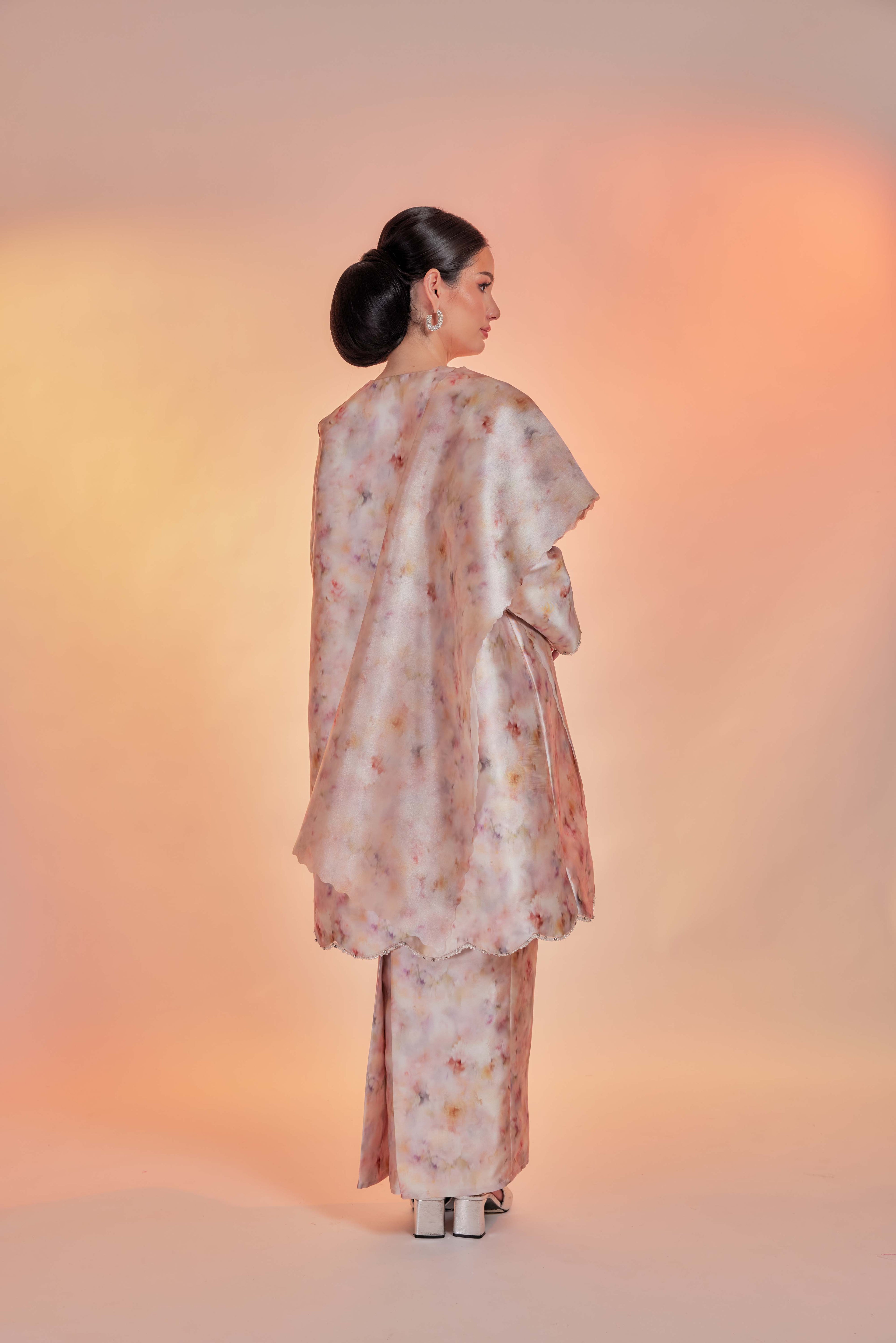 Vintage Autumn Mist - Kebarung Dayang Senandung with Selendang