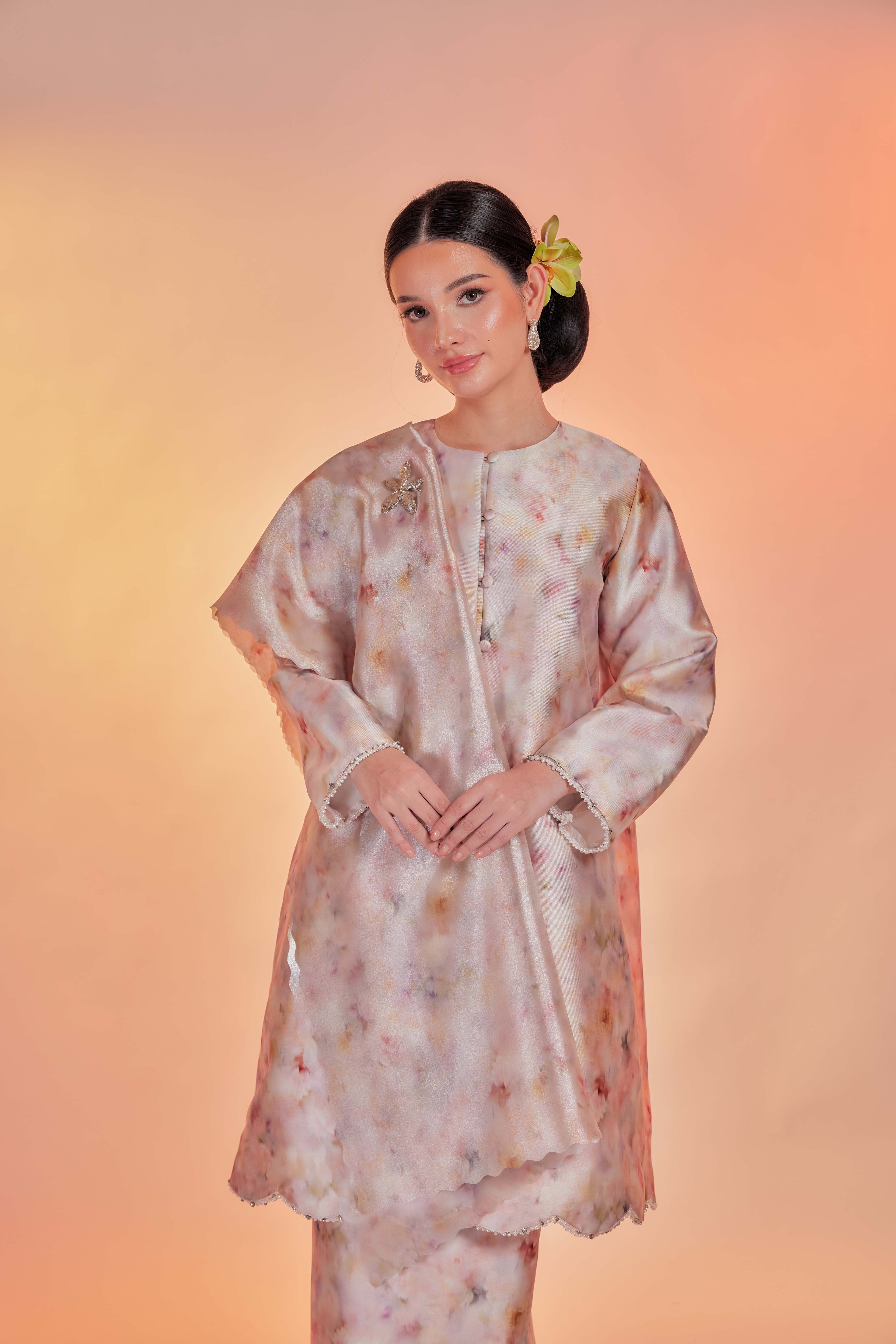 Vintage Autumn Mist - Kebarung Dayang Senandung with Selendang