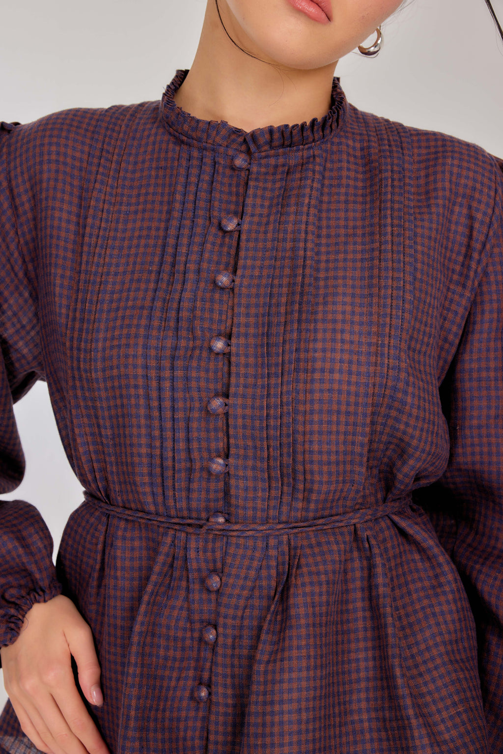 21 - The Daydream Tie-Waist Micro-Check Pure Linen Top in Amber Midnight