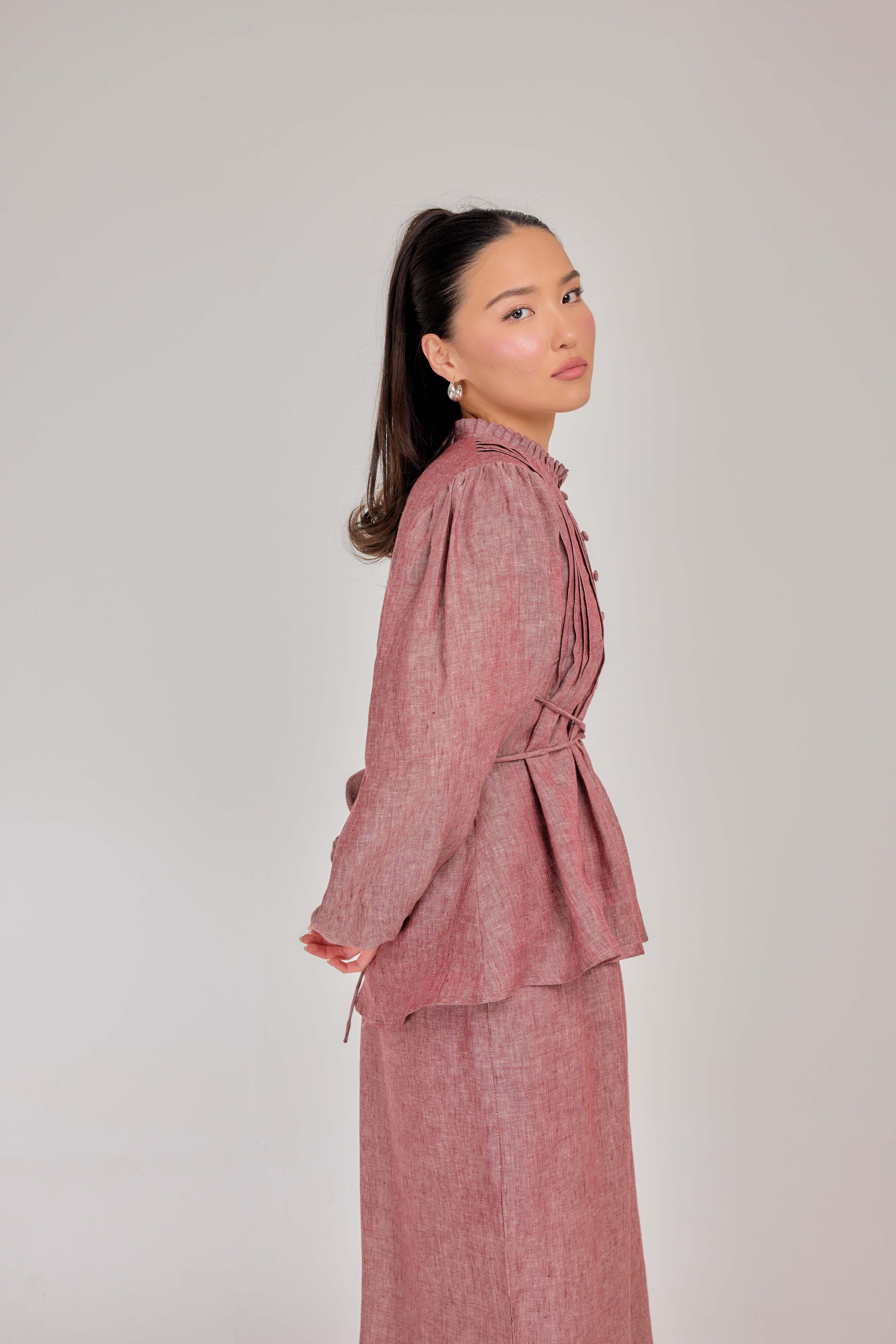 08 - The Daydream Tie-Waist Mélange Pure Linen Top in Vintage Rose