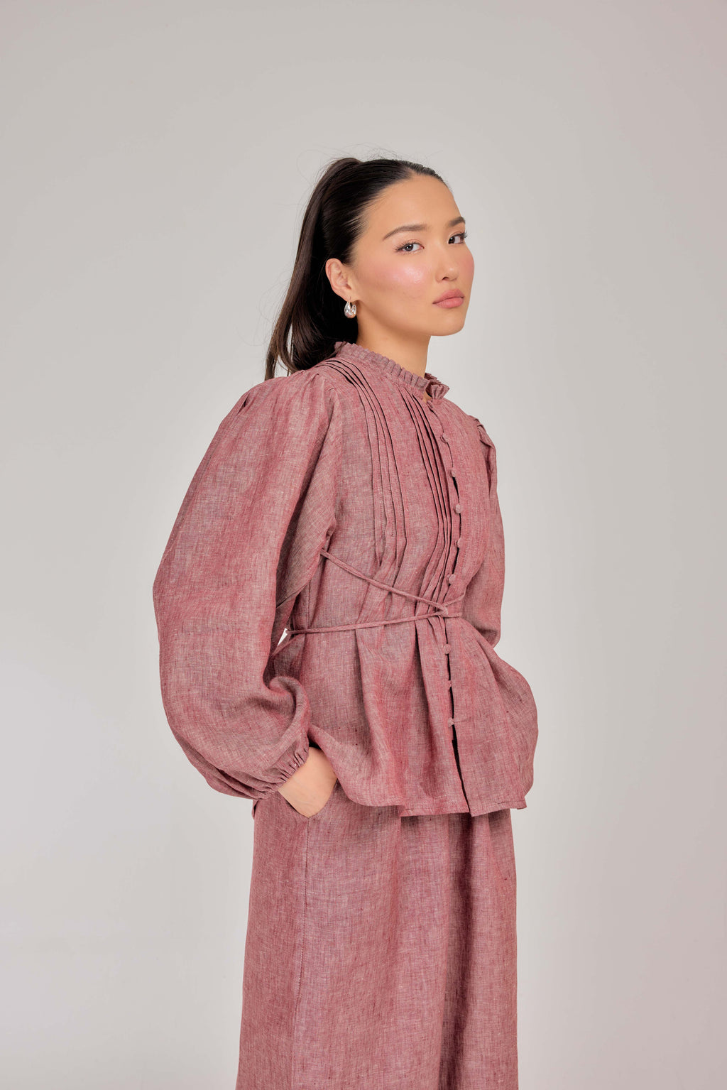 08 - The Daydream Tie-Waist Mélange Pure Linen Top in Vintage Rose