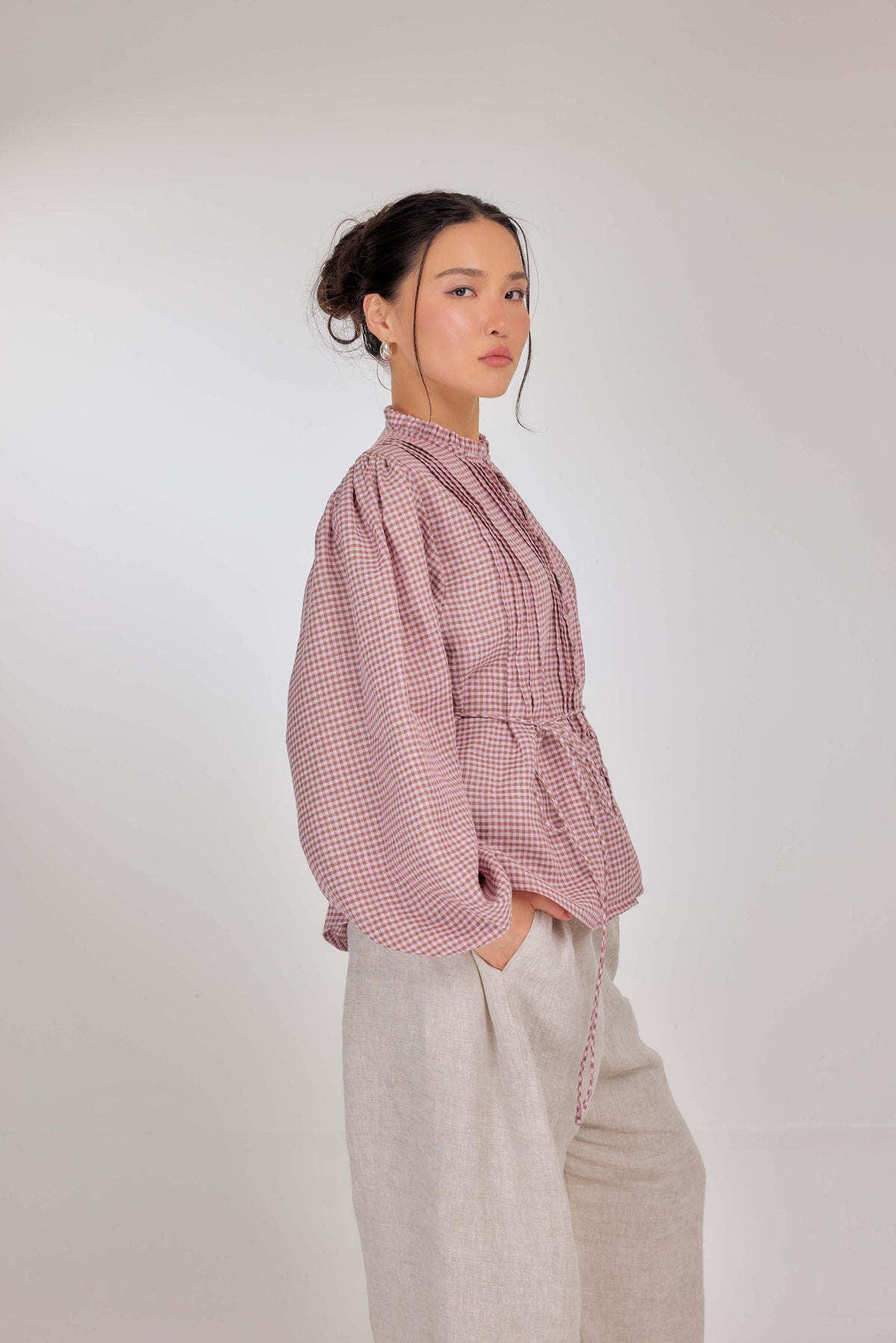 23 - The Daydream Tie-Waist Micro-check Pure Linen Top in Rose Odyssée