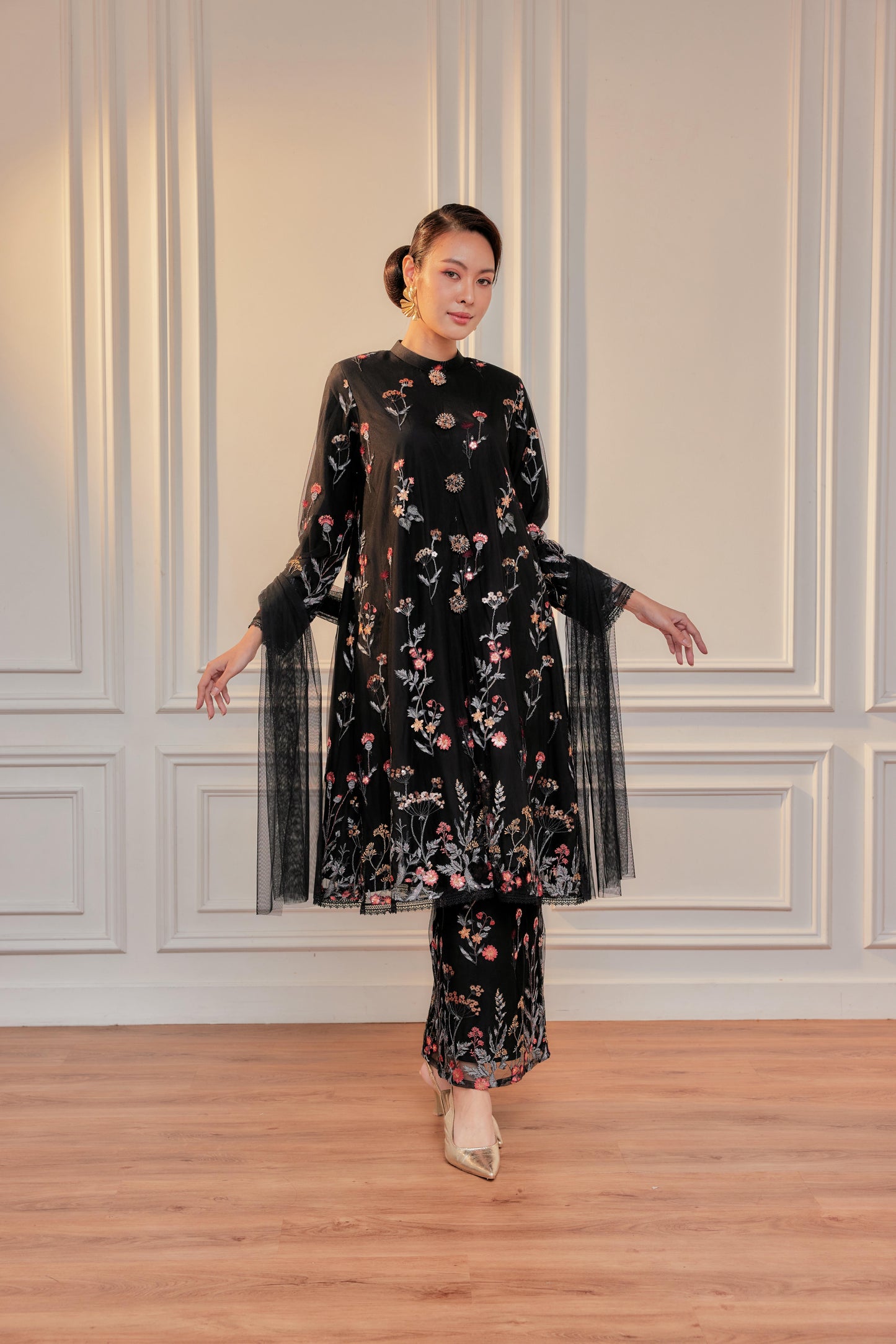 Dian Embellished Kebarung with Embroidery Lace Trim (Full Lining) Set in Black