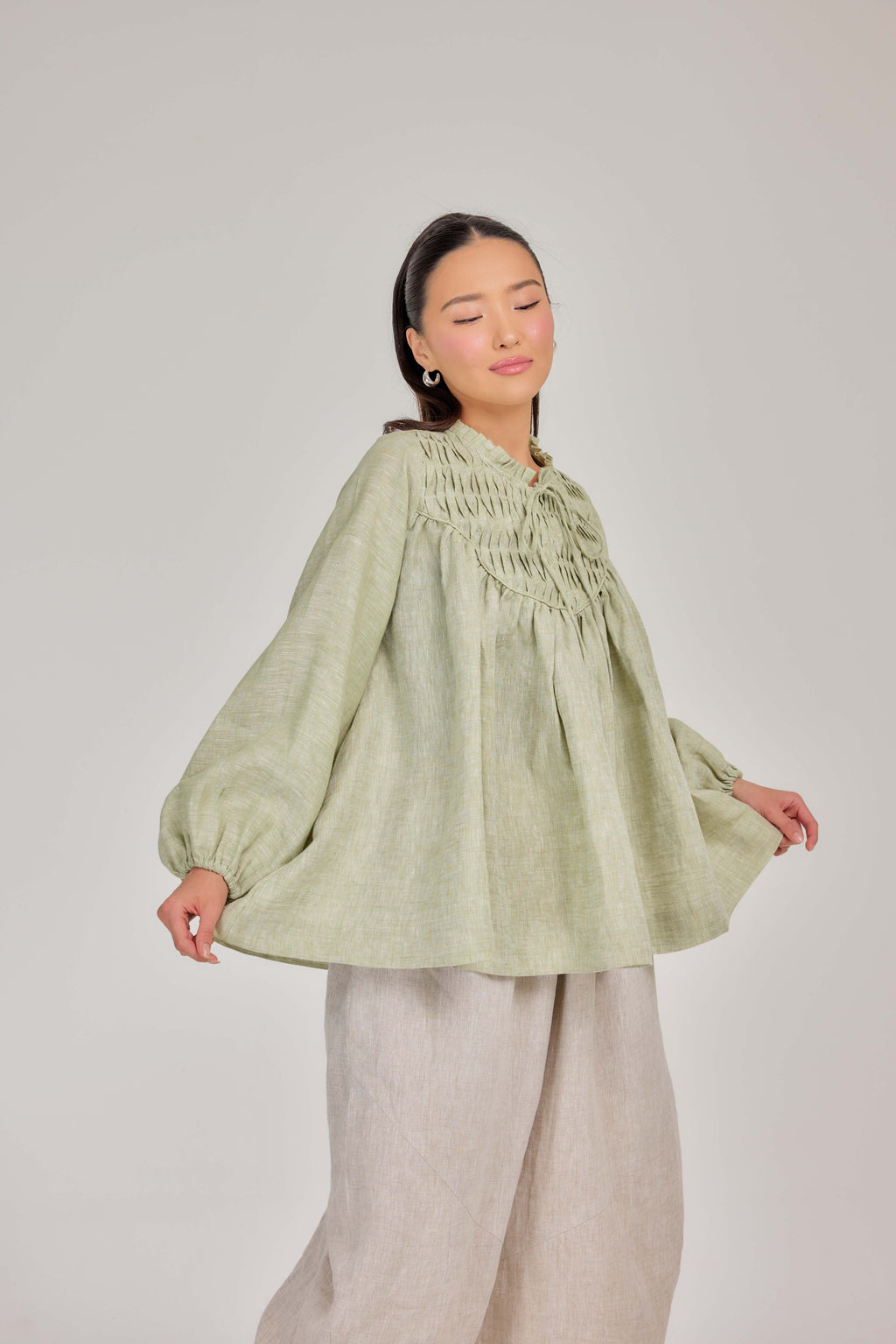 16 - The Heirloom Wave-Pleated Mélange Pure Linen Blouse in Pistachio