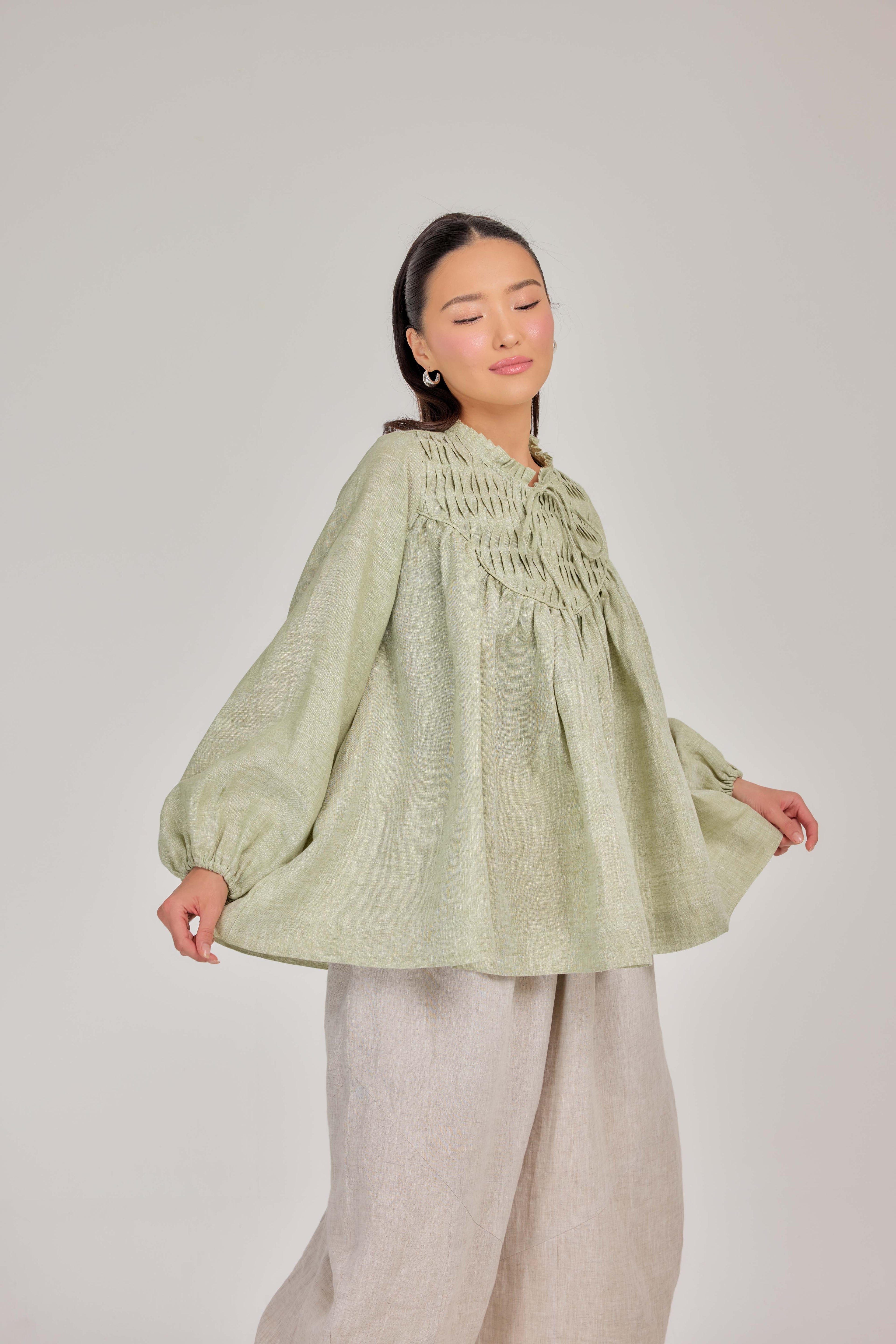16 - The Heirloom Wave-Pleated Mélange Pure Linen Blouse in Pistachio