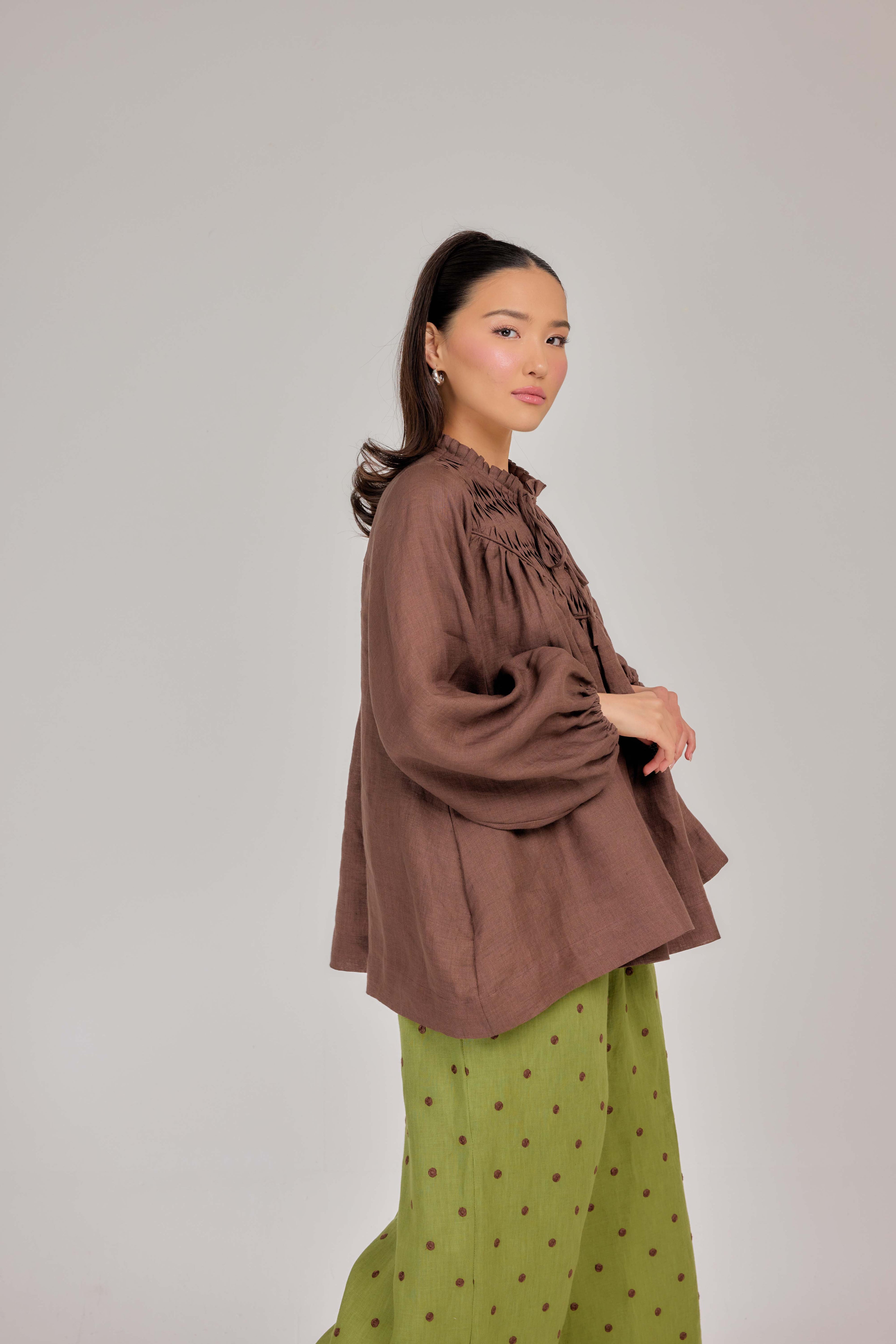 08 - The Heirloom Wave-Pleated Pure Linen Blouse in Chocolate Chip