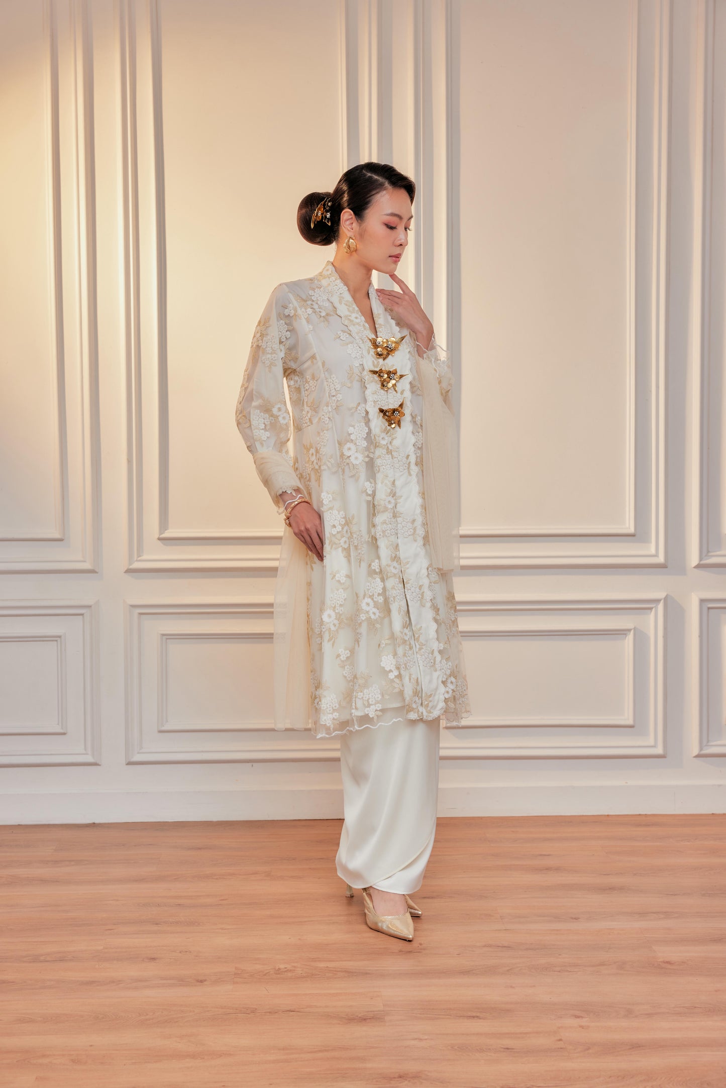 Pearled Ivory - Bidasari Kebaya Lace Set with Selendang (Full Lining)