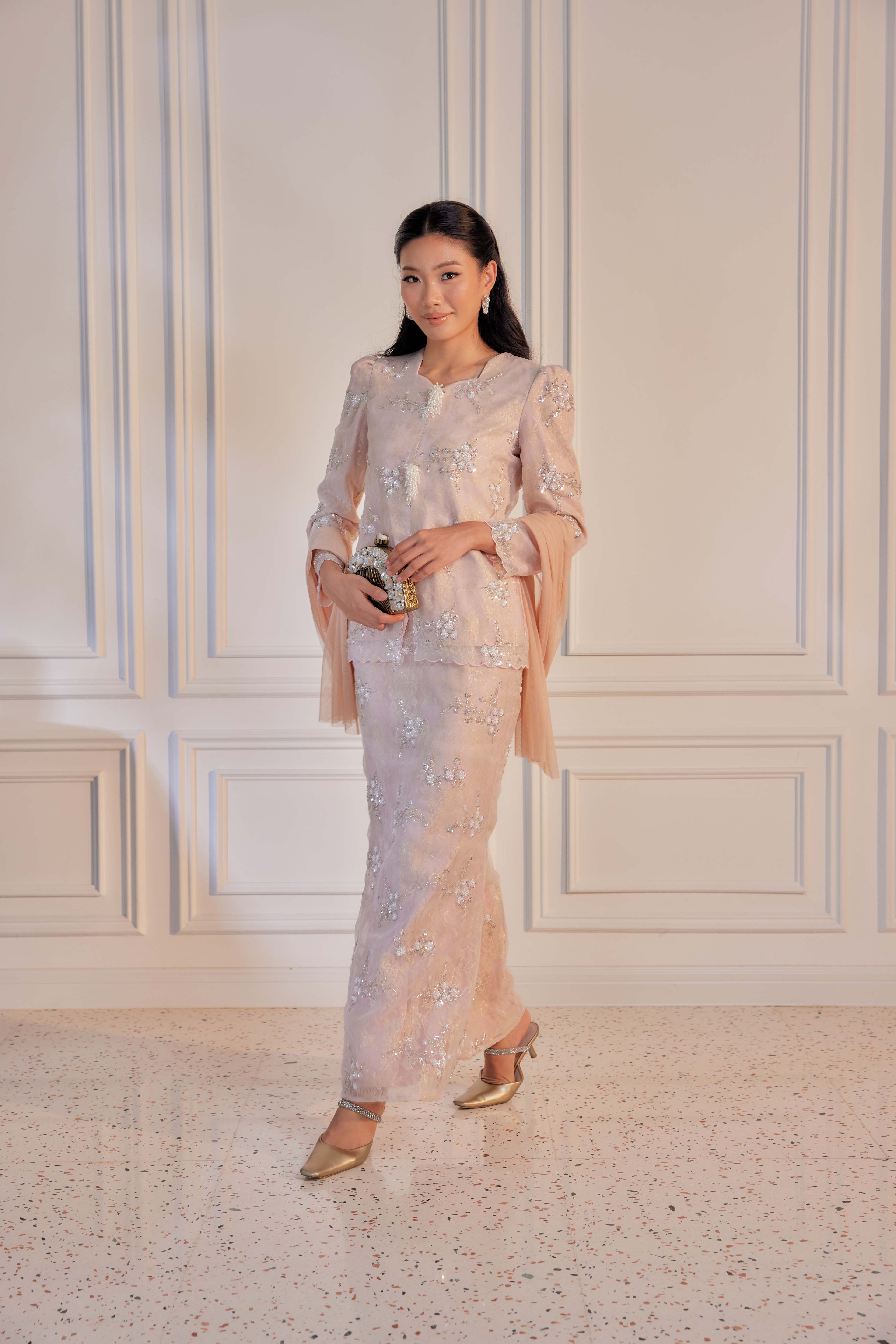 Ballerina Pink - Alaia Beaded Lace Kurung With Set of 3 Pearl Brooch (Fully Lined)