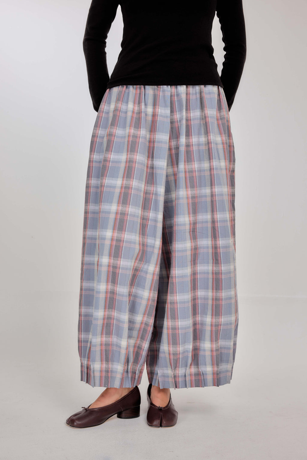 02 - Ash Blue Rose - Pleated Barrel-leg Pants