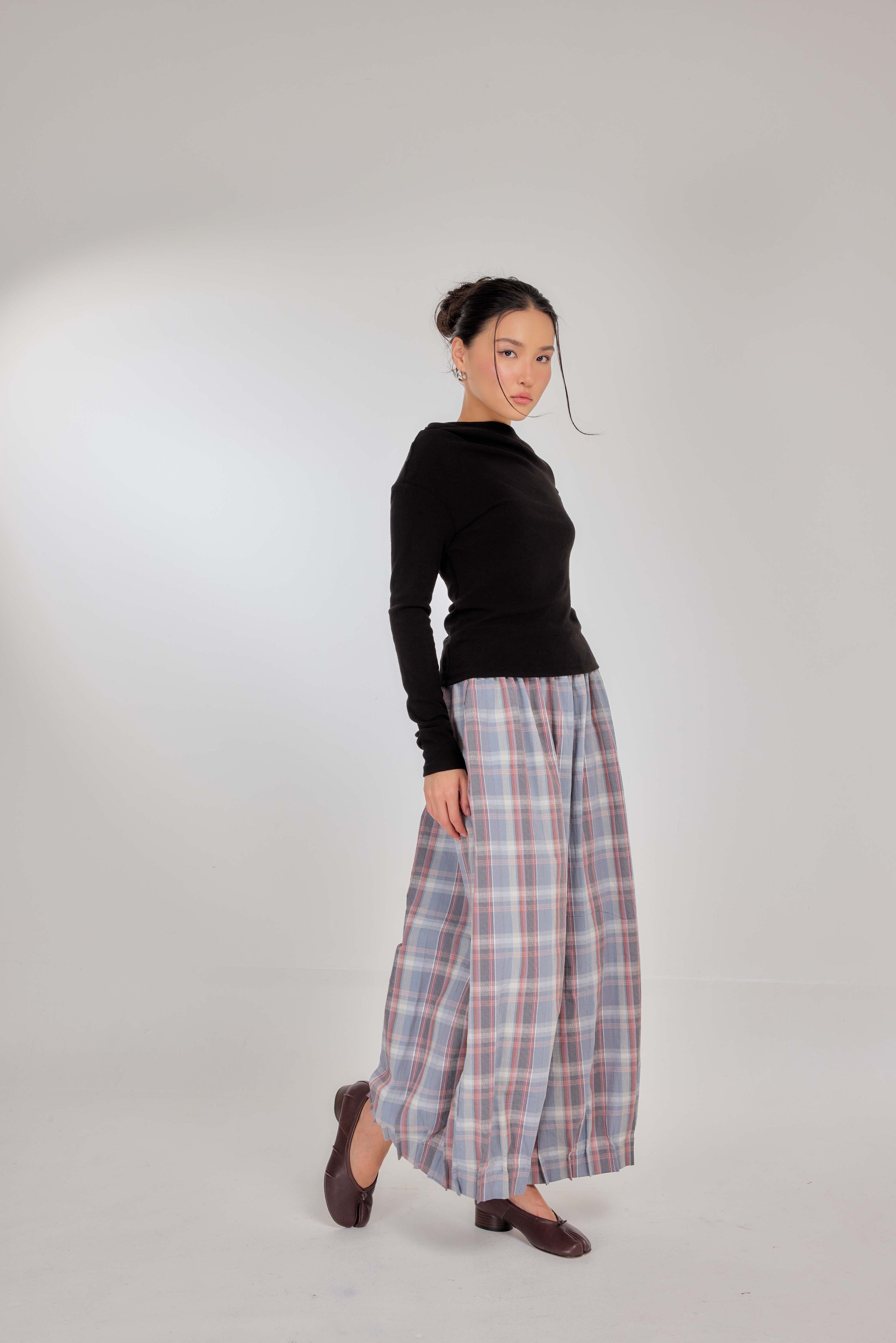 02 - Ash Blue Rose - Pleated Barrel-leg Pants
