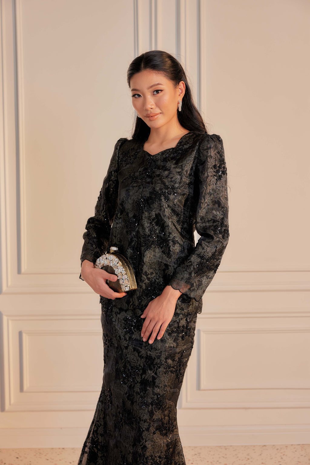 Stardust - Alaia Beaded Lace Kurung With Set of 3 Pearl Brooch (Fully Lined)