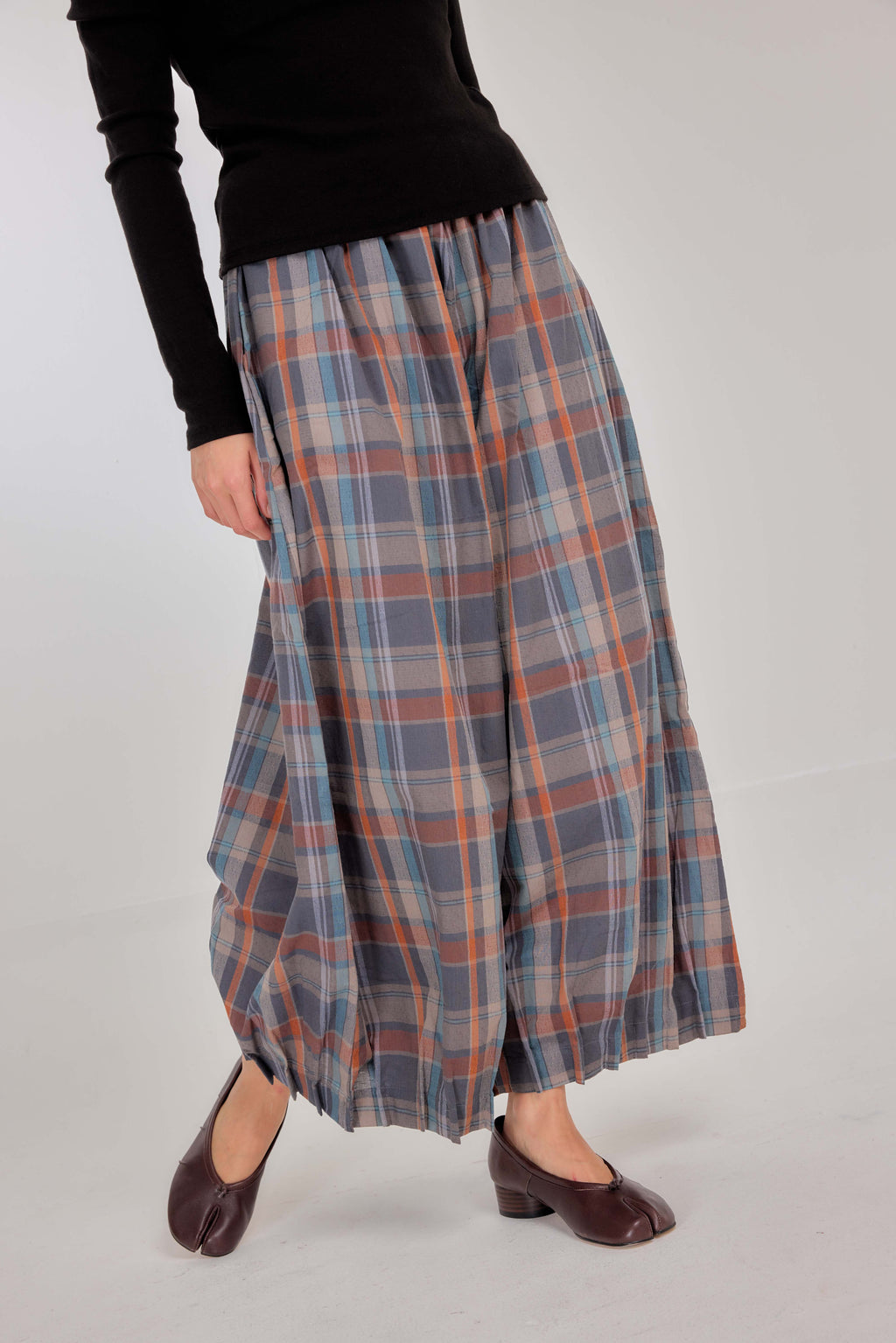 05 - Mauve Ash - Pleated Barrel-leg Pants