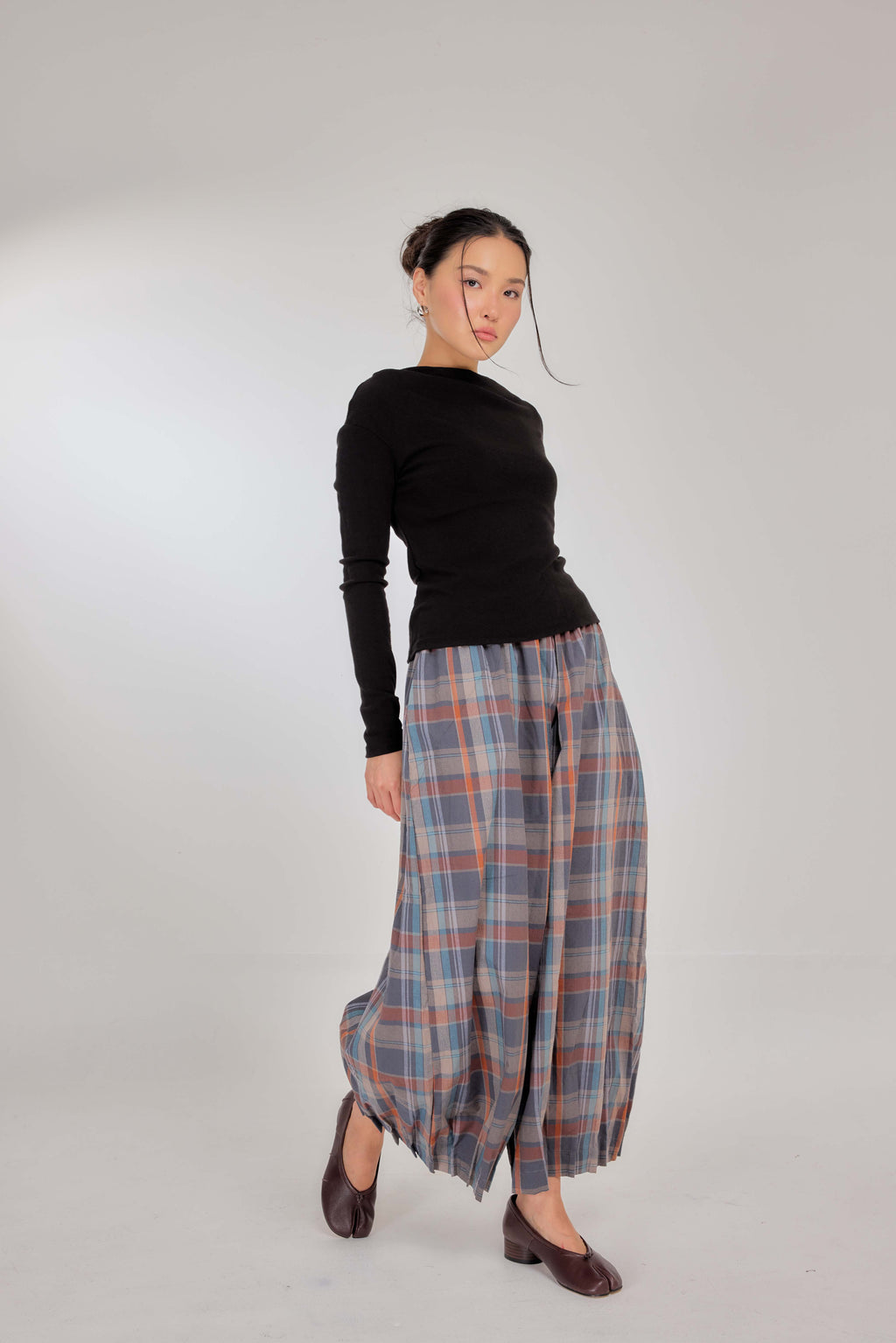 05 - Mauve Ash - Pleated Barrel-leg Pants