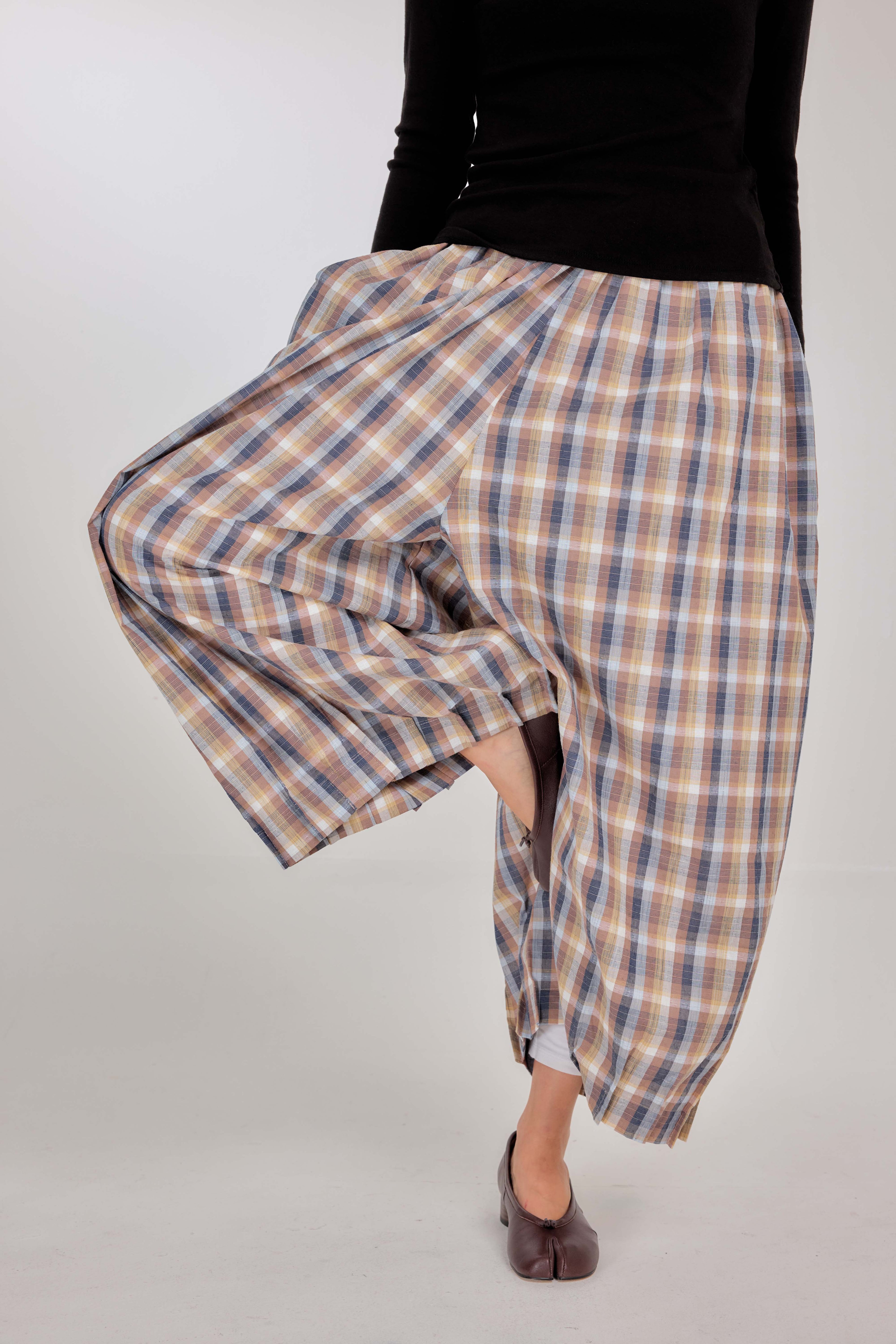 03 - Heritage Oat - Pleated Barrel-leg Pants