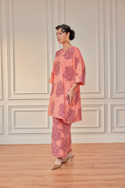 Authentic Batik Kurung in Jambu