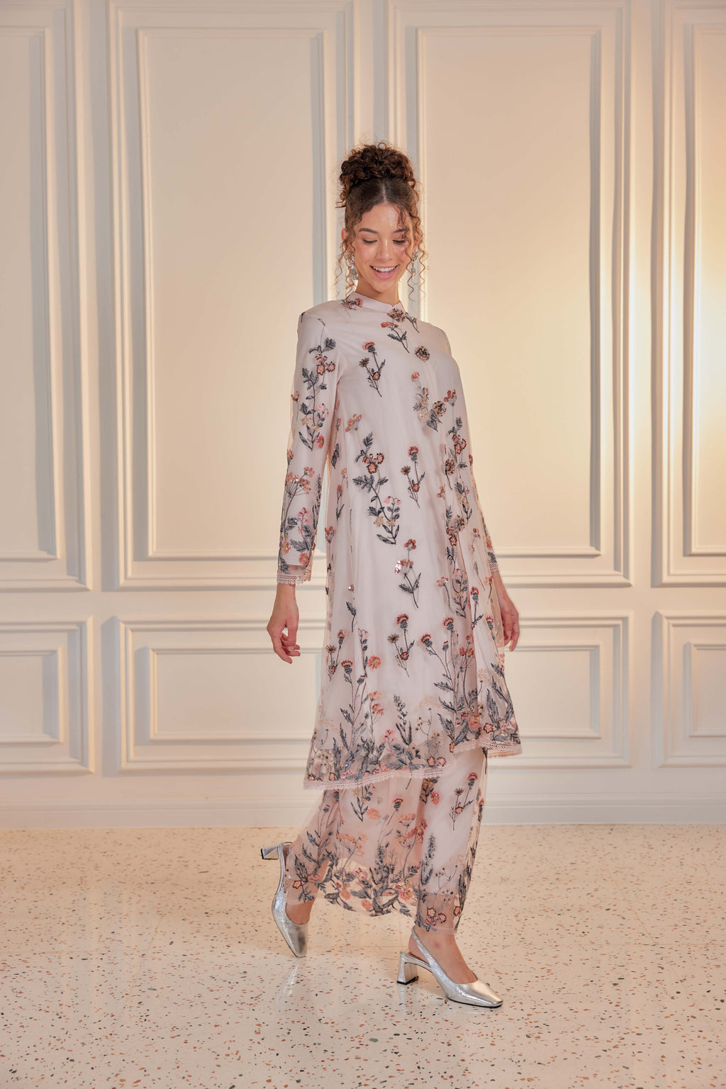 Rosé Tea- Dian Embellished Kebarung with Embroidery Lace Trim (Full Lining)