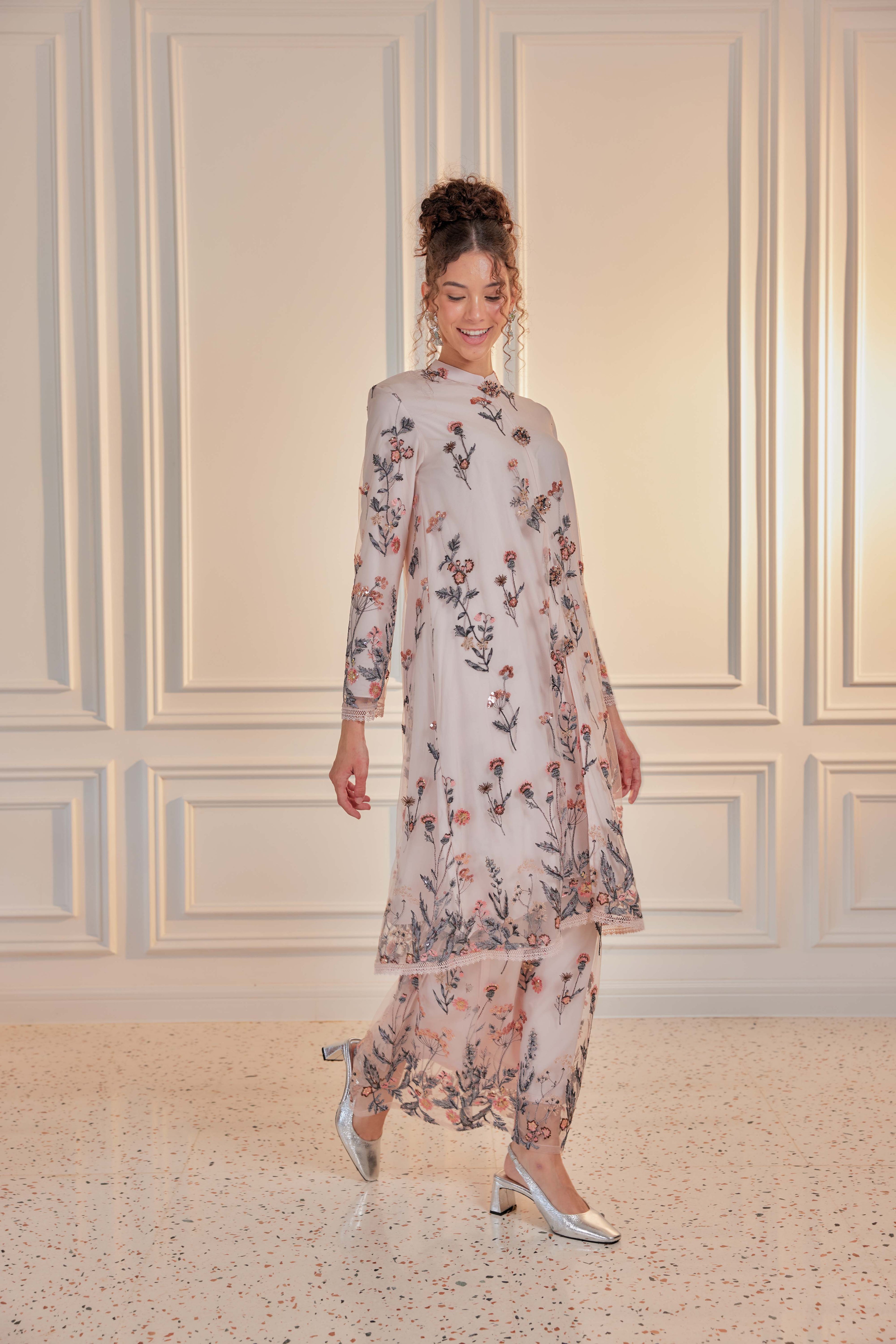 Rosé Tea- Dian Embellished Kebarung with Embroidery Lace Trim (Full Lining)