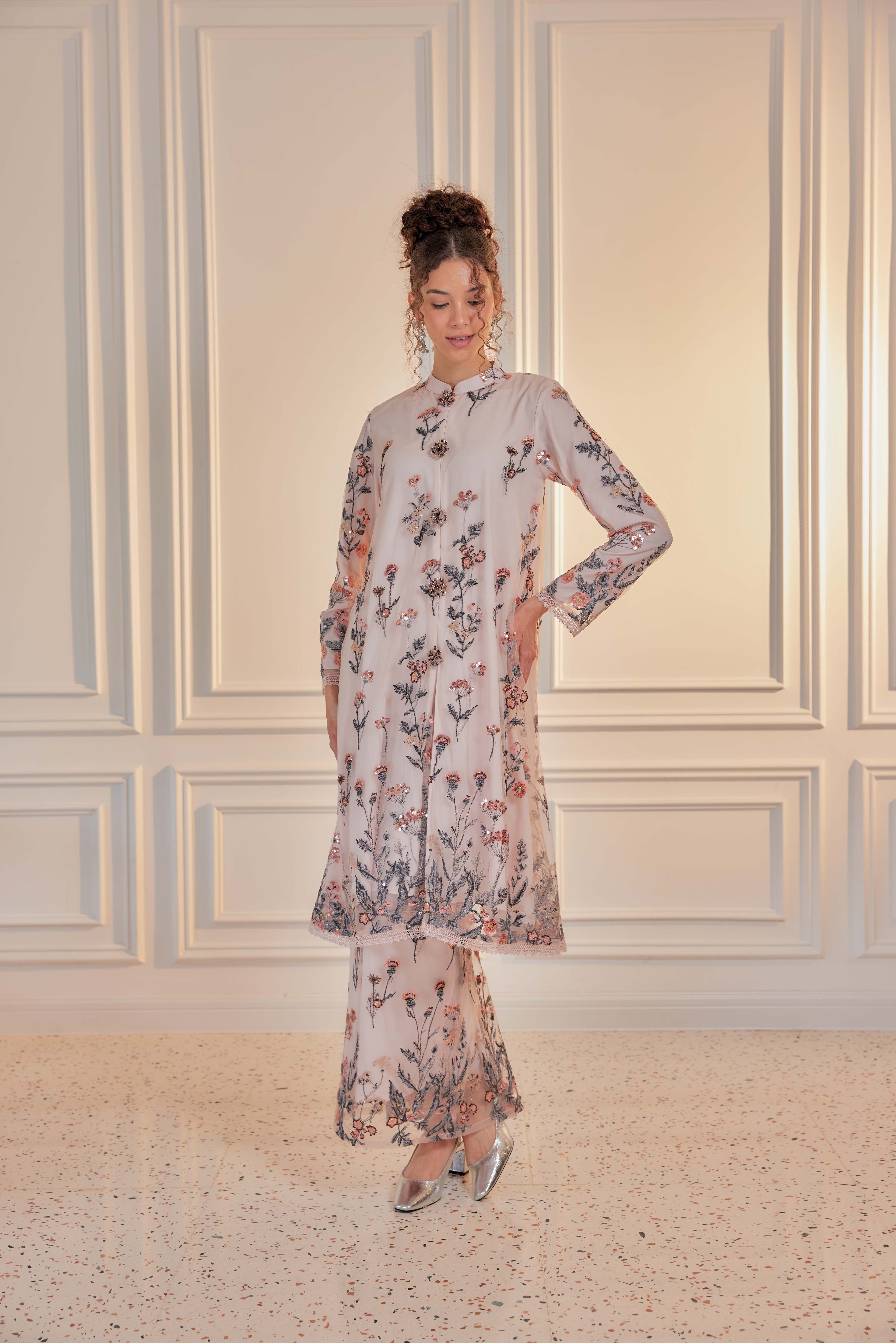 Rosé Tea- Dian Embellished Kebarung with Embroidery Lace Trim (Full Lining)