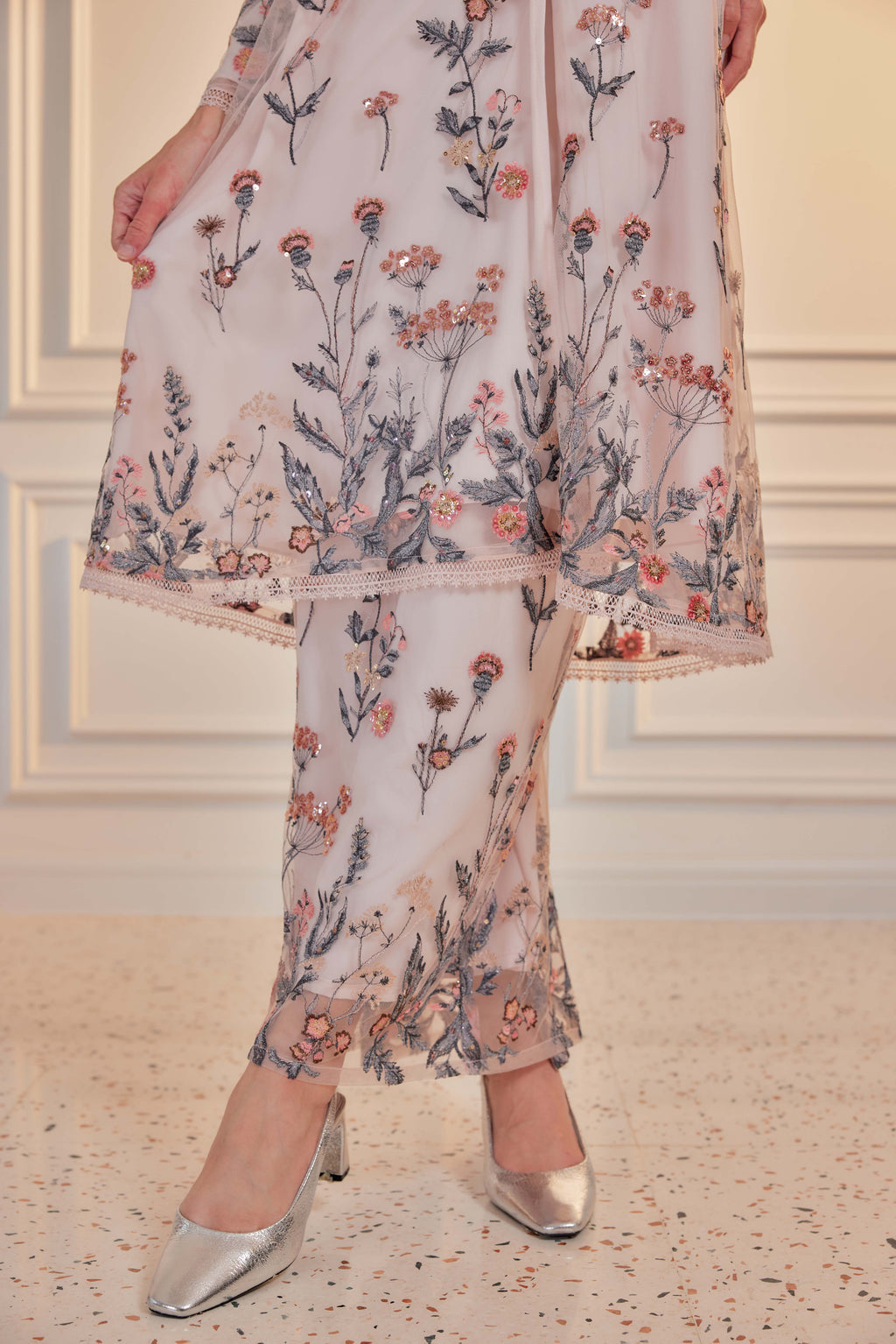 Rosé Tea- Dian Embellished Kebarung with Embroidery Lace Trim (Full Lining)