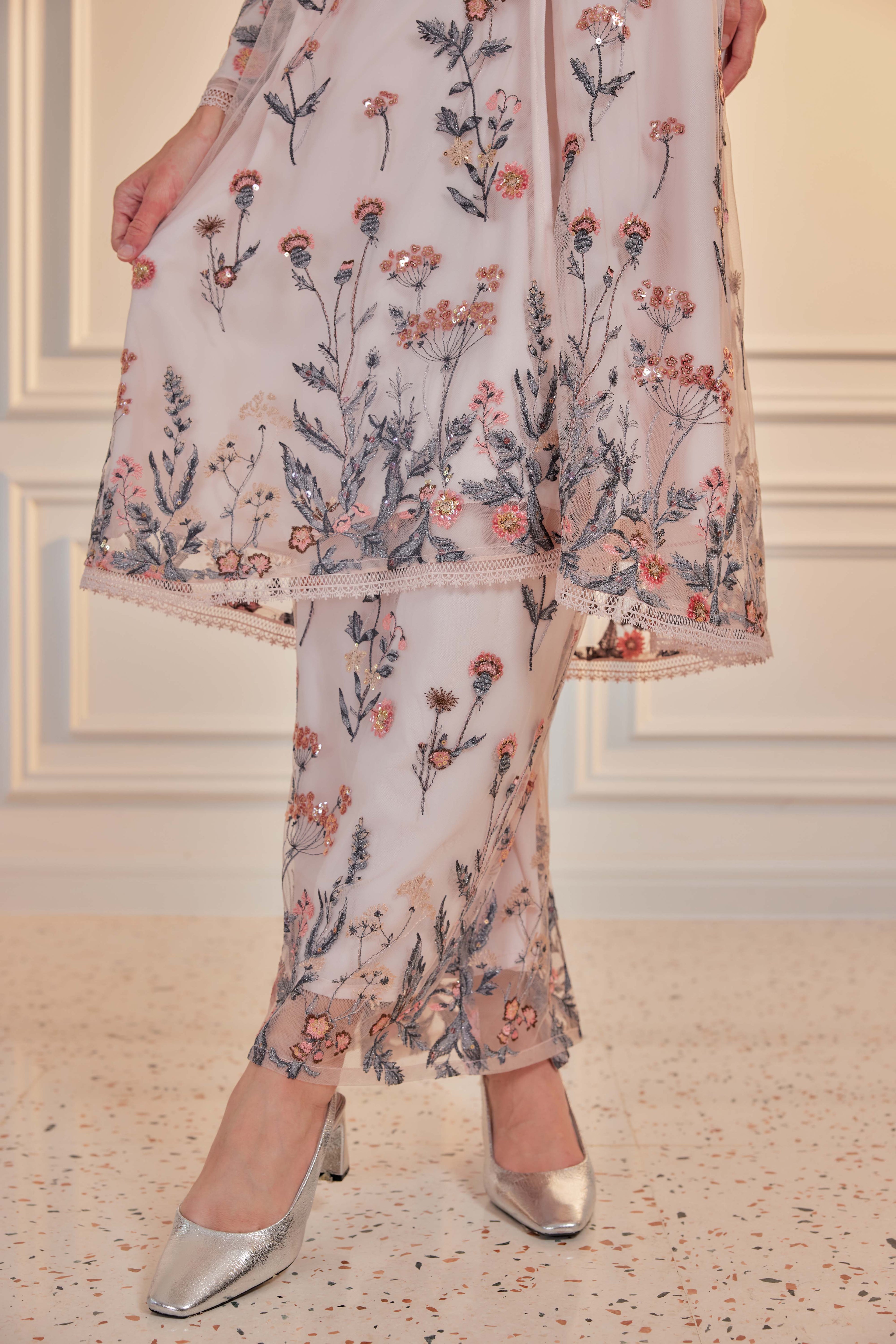 Rosé Tea- Dian Embellished Kebarung with Embroidery Lace Trim (Full Lining)