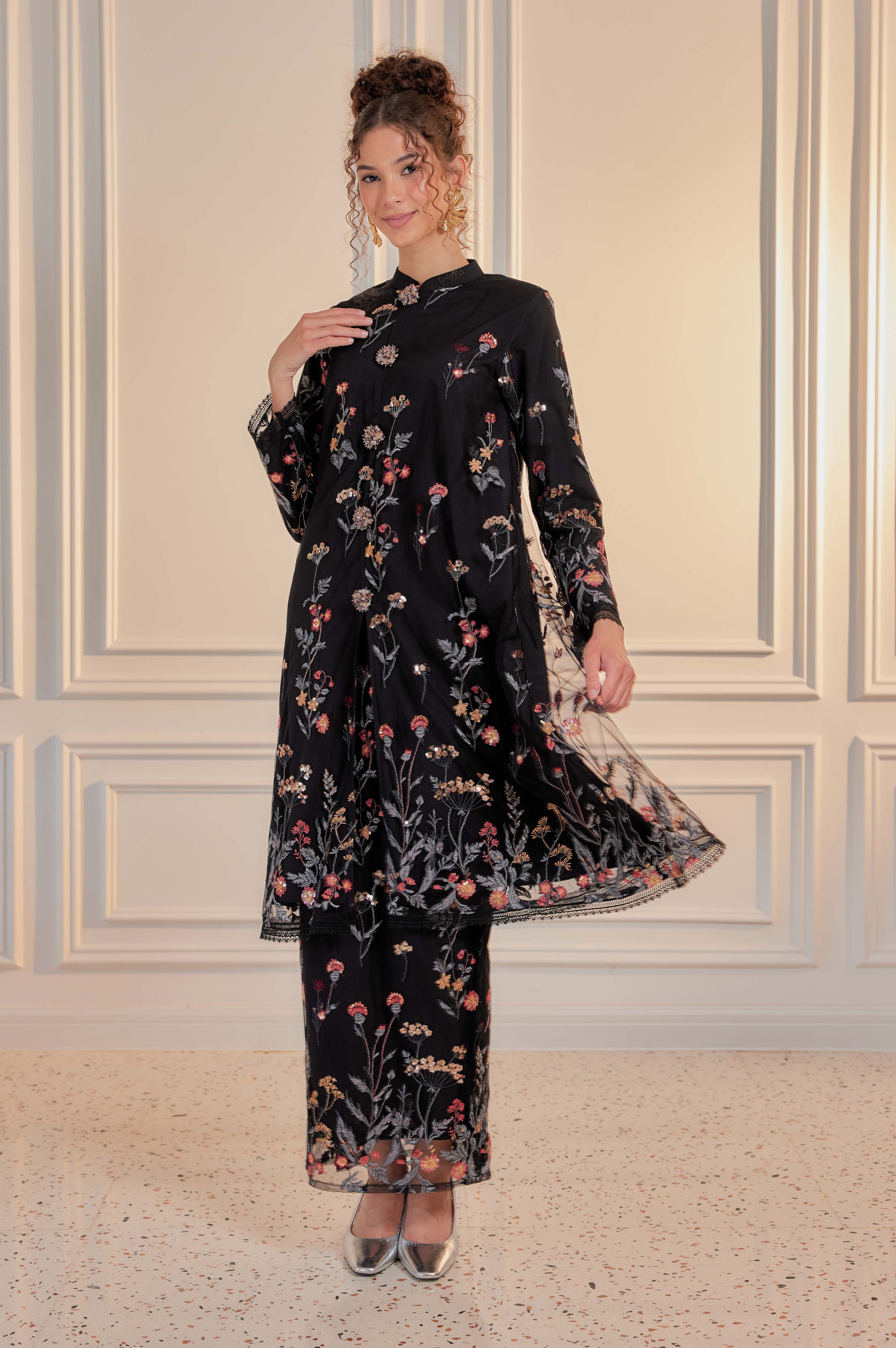 Imperial Black - Dian Embellished Kebarung with Embroidery Lace Trim (Full Lining)