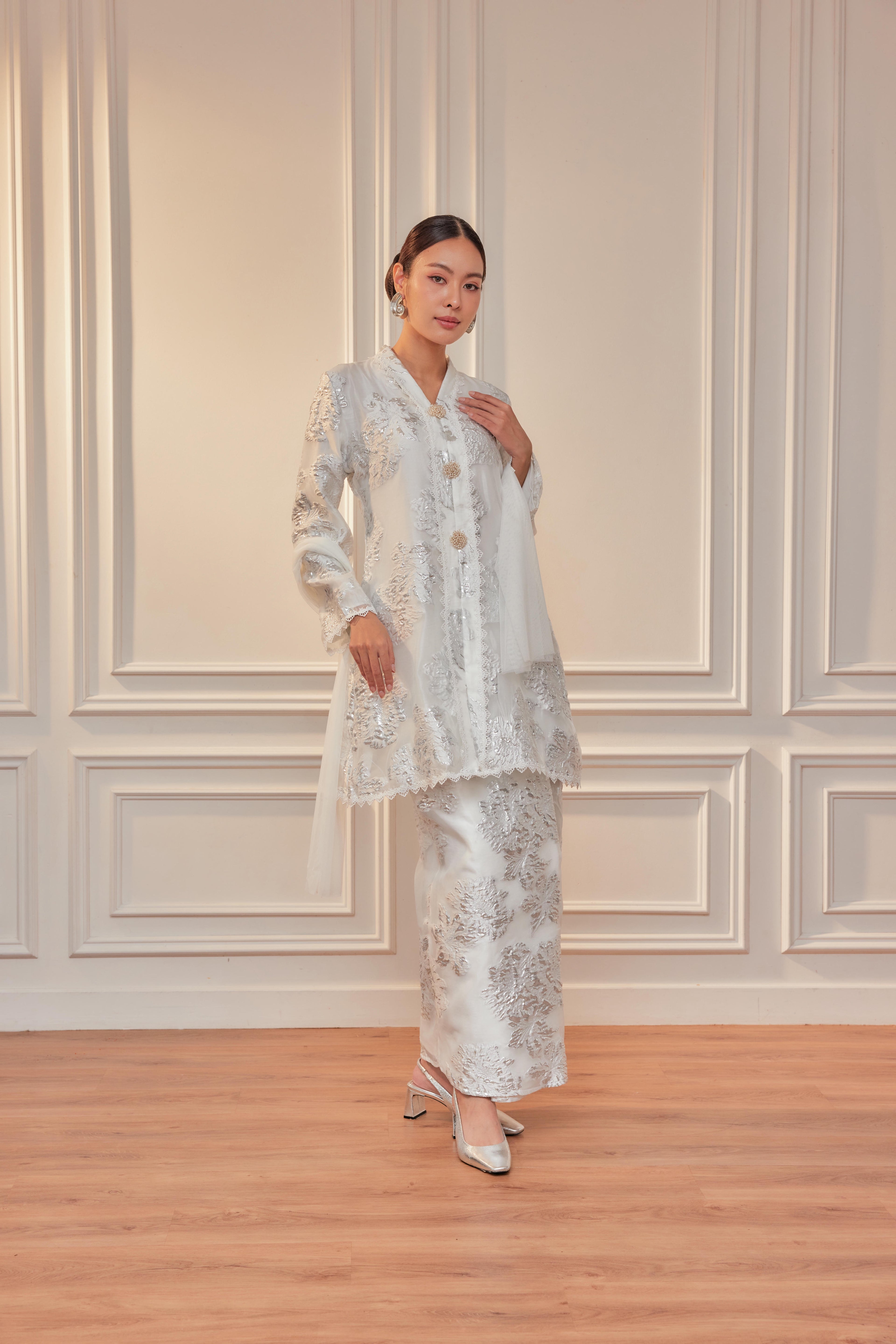 Raia Kebaya Organza Lace Set (Full Lining)