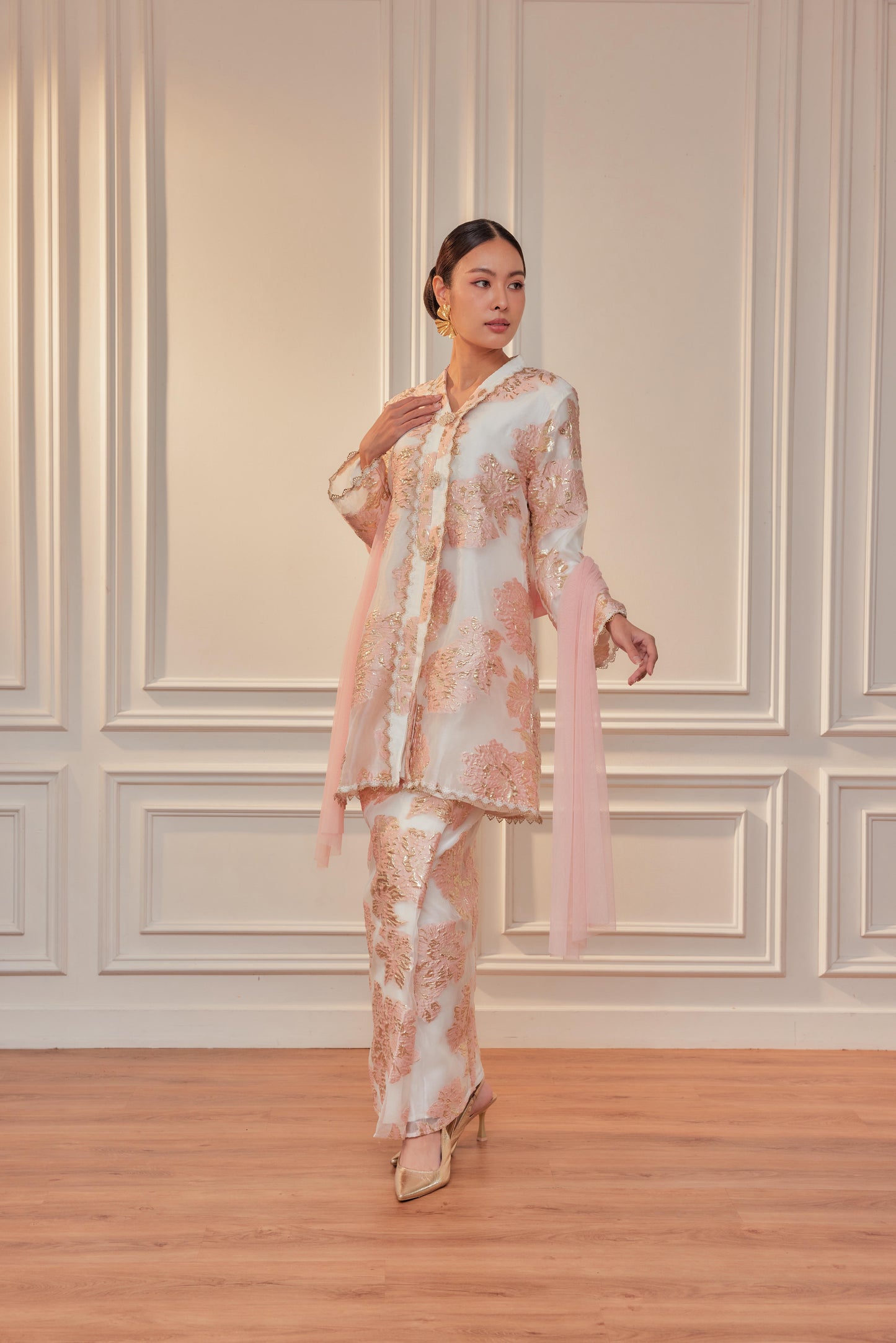 Champagne -Raia Kebaya Organza Lace  Set(Full Lining)