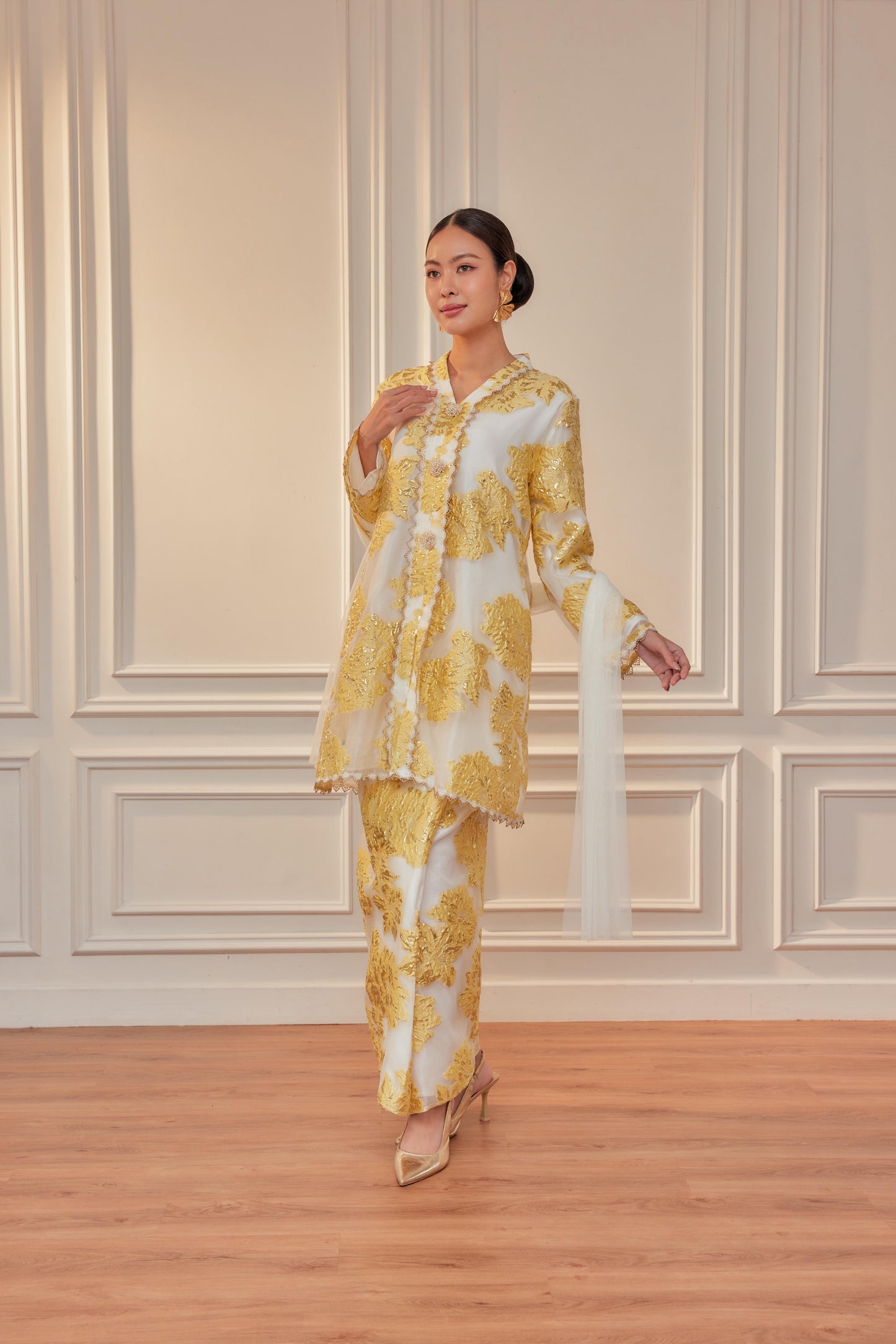 Buttercup - Raia Kebaya Organza Lace Set(Full Lining)