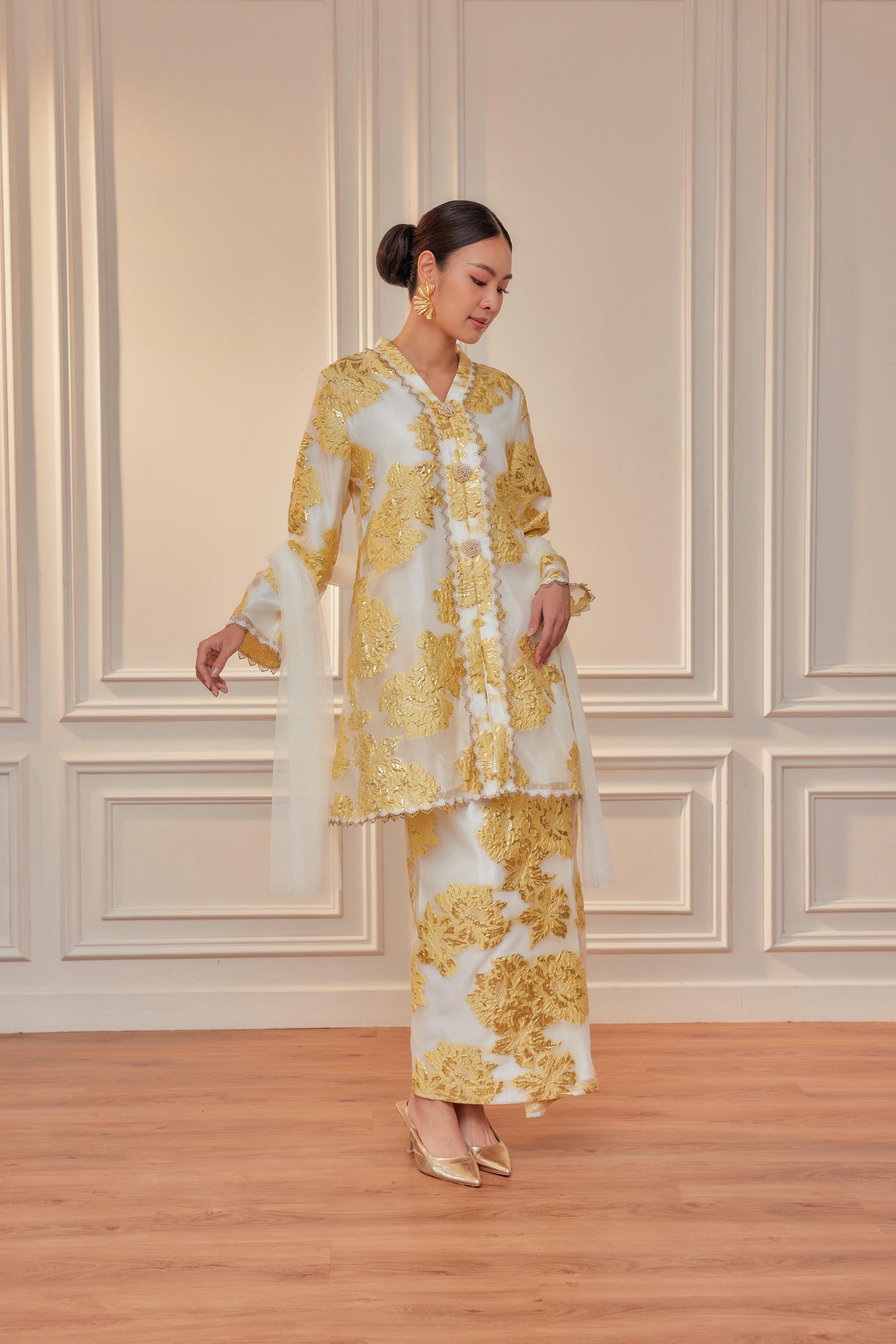 Buttercup - Raia Kebaya Organza Lace Set(Full Lining)