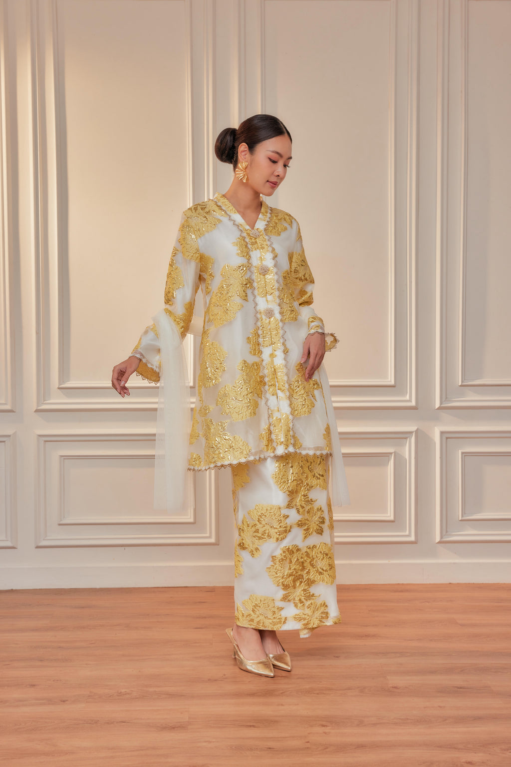 Raia Kebaya Organza Lace Set (Full Lining)