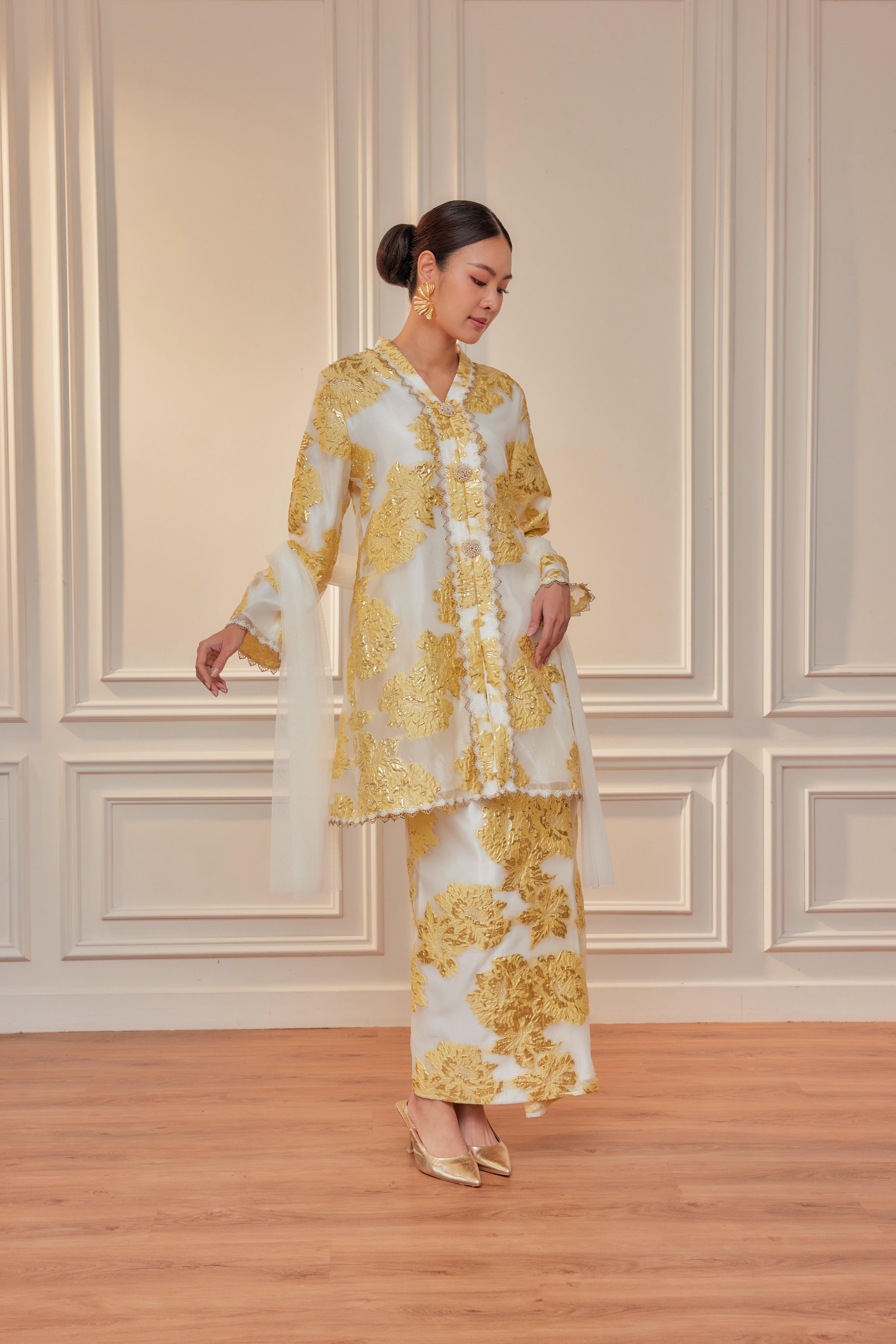 Raia Kebaya Organza Lace Set (Full Lining)
